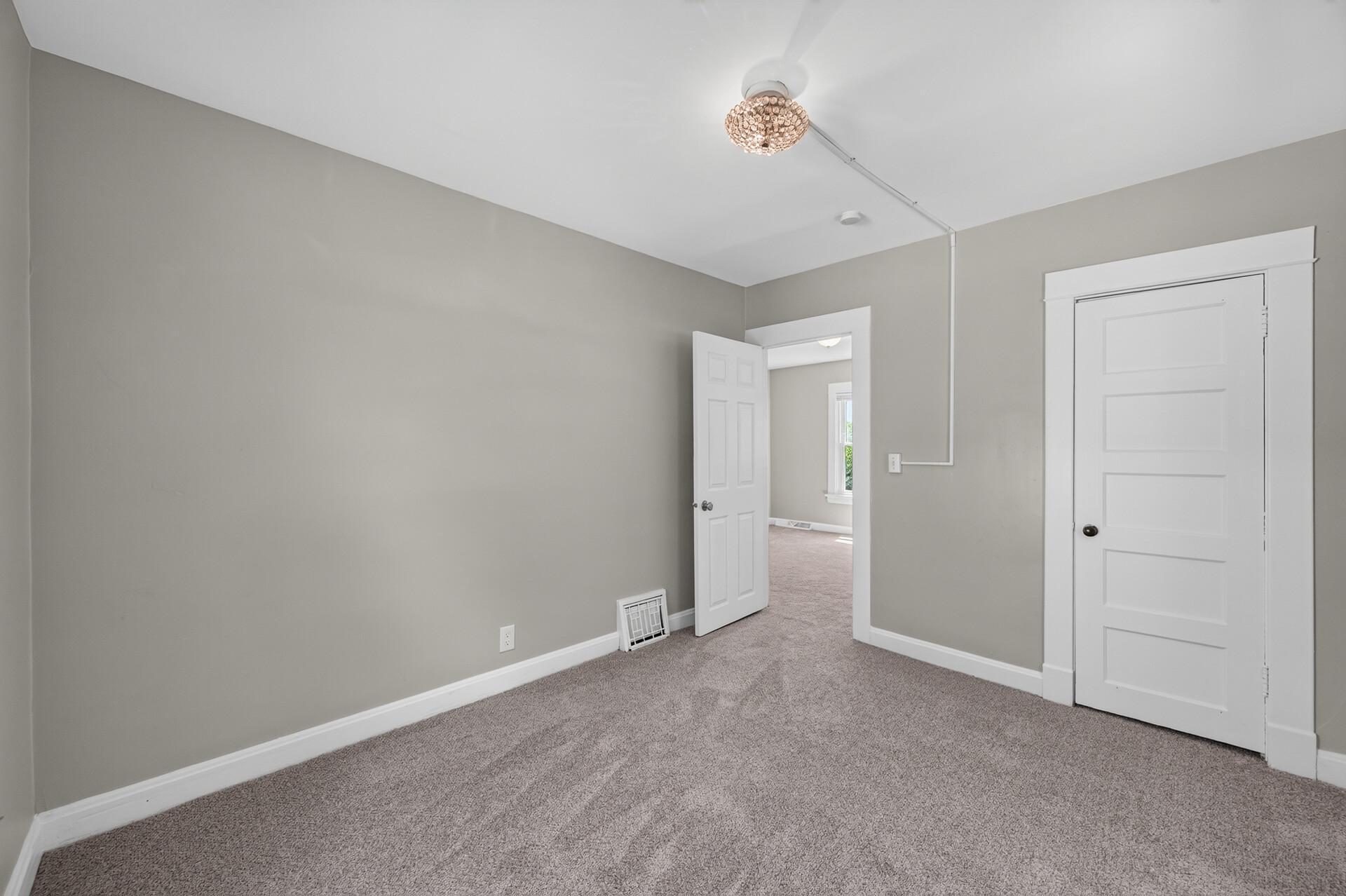 View of Residential at 4310 James Avenue, Minneapolis MN 55412, Minneapolis (14 of 23) - Mike Wilen | Minnesota Team Real Estate