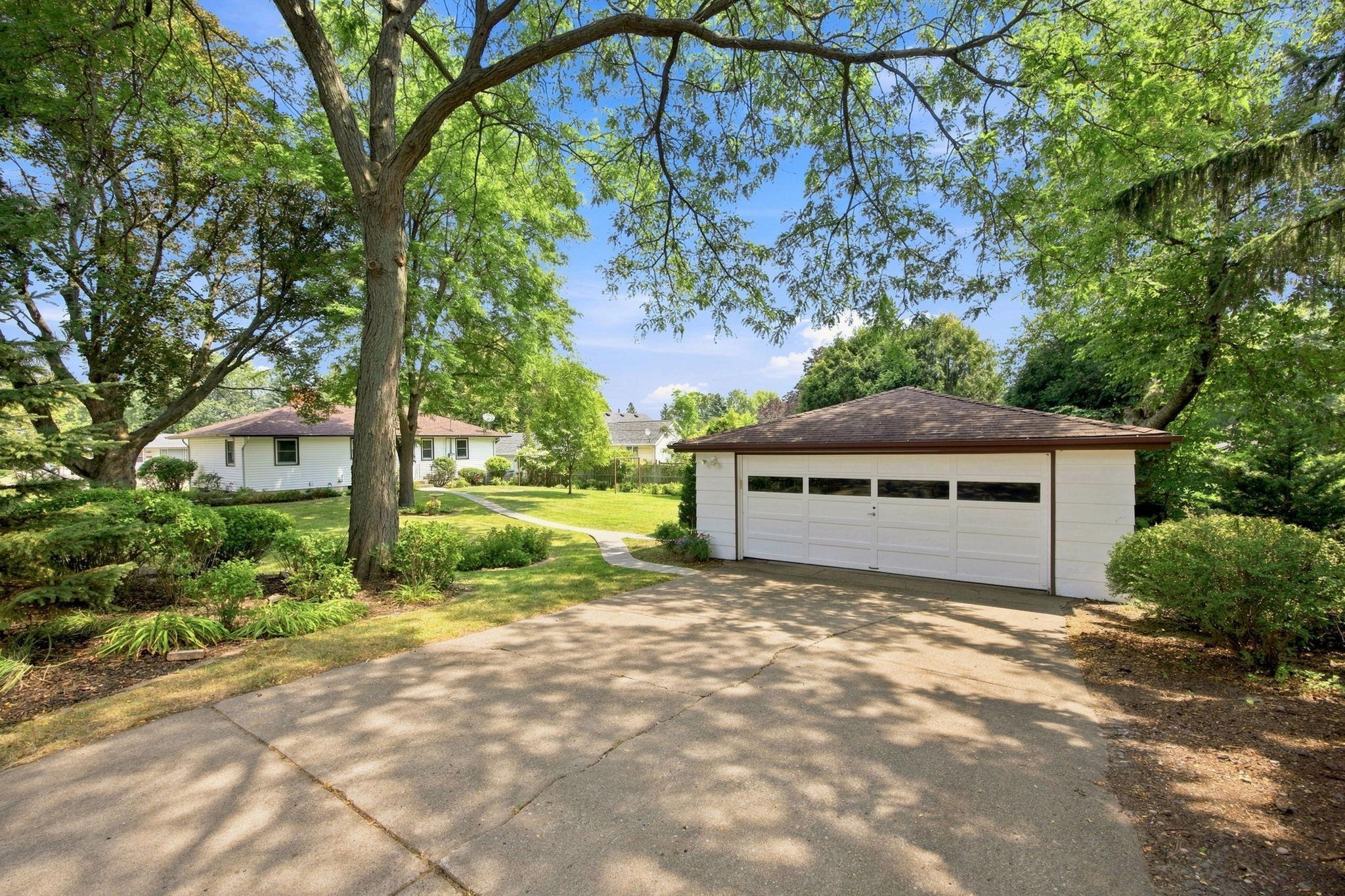 View of Residential at 2464 Holloway Avenue, North Saint Paul MN 55109, North Saint Paul (30 of 38) - Mike Wilen | Minnesota Team Real Estate