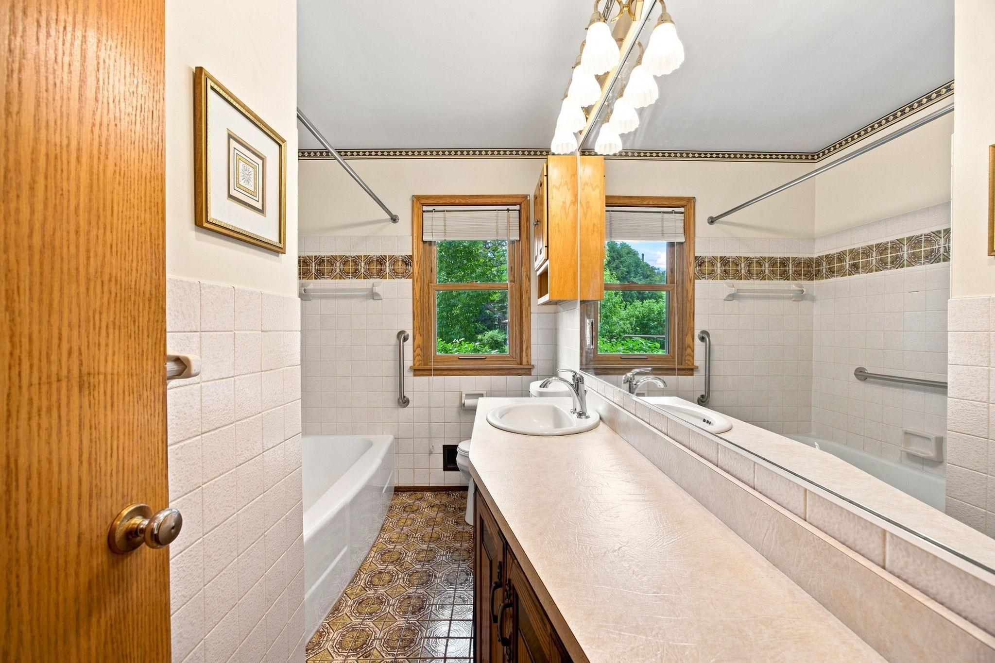 View of Residential at 2464 Holloway Avenue, North Saint Paul MN 55109, North Saint Paul (16 of 38) - Mike Wilen | Minnesota Team Real Estate