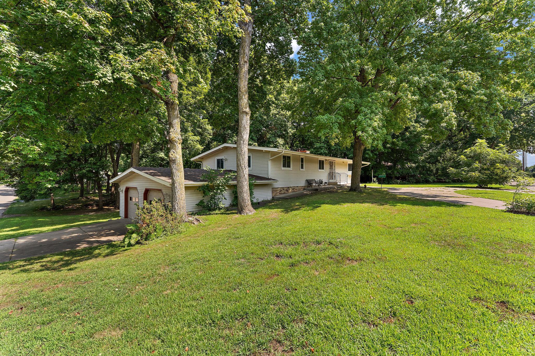 View of Residential at 4125 Thrushwood Lane, Minnetonka MN 55345, Minnetonka (4 of 43) - Mike Wilen | Minnesota Team Real Estate