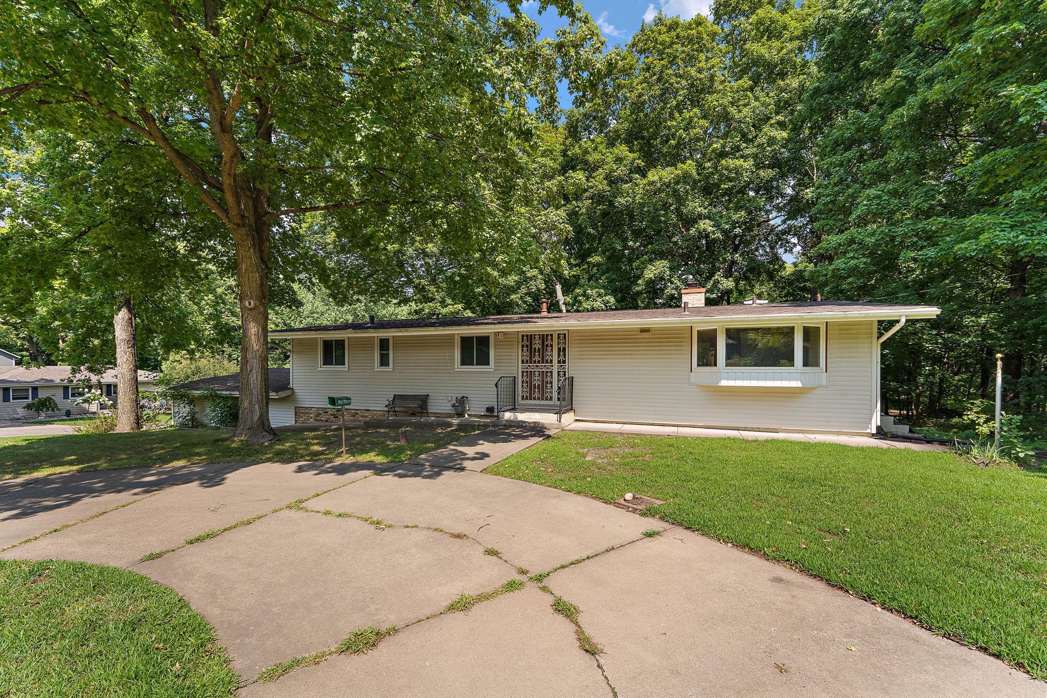 View of Residential at 4125 Thrushwood Lane, Minnetonka MN 55345, Minnetonka (2 of 43) - Mike Wilen | Minnesota Team Real Estate
