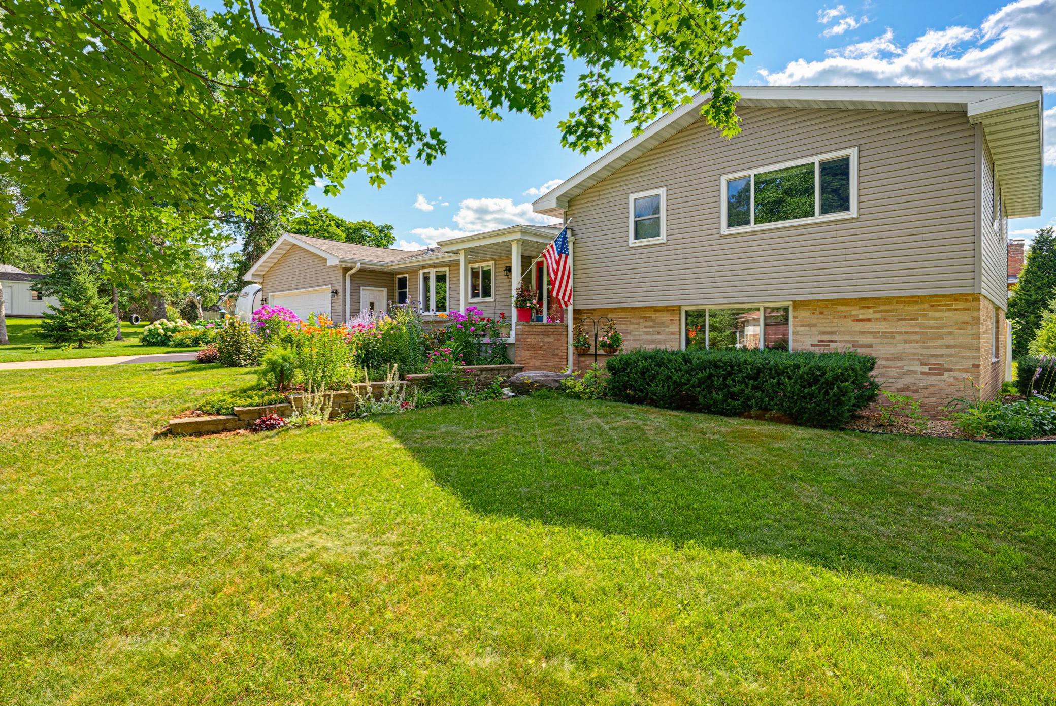 View of Residential at 870 Hanson Drive, Hutchinson MN 55350, Hutchinson (2 of 38) - Mike Wilen | Minnesota Team Real Estate