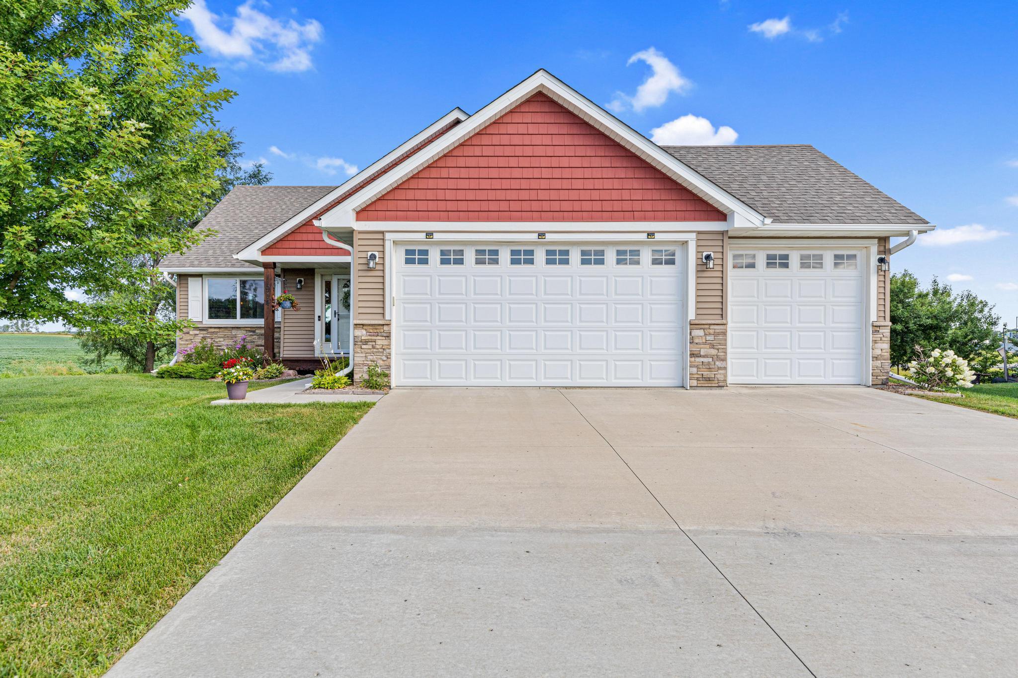 View of Residential at 914 Prestwick Drive, Belle Plaine MN 56011, Belle Plaine (3 of 33) - Mike Wilen | Minnesota Team Real Estate