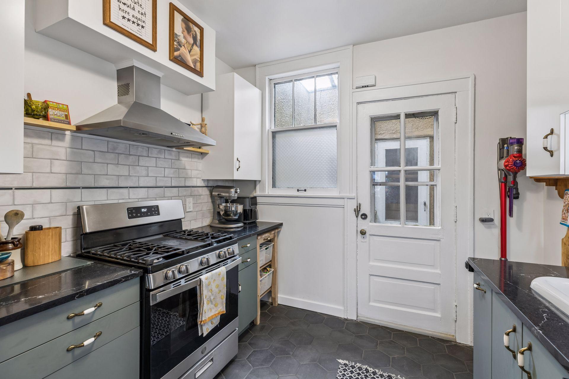 View of Residential at 3904 Thomas Avenue #202, Minneapolis MN 55410, Minneapolis (17 of 28) - Mike Wilen | Minnesota Team Real Estate