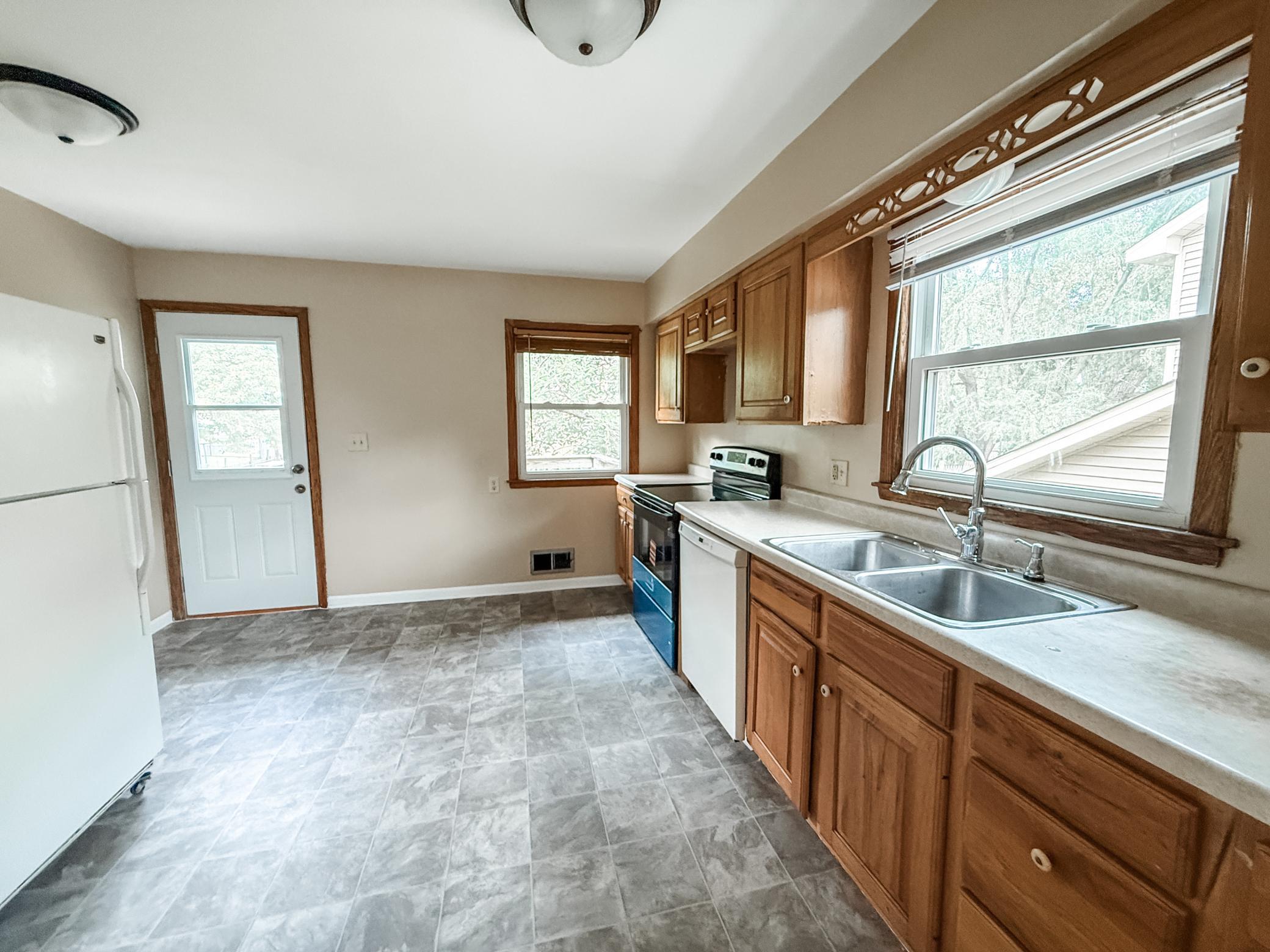 View of Residential at 145 Jessamine Avenue, Saint Paul MN 55117, Saint Paul (7 of 19) - Mike Wilen | Minnesota Team Real Estate