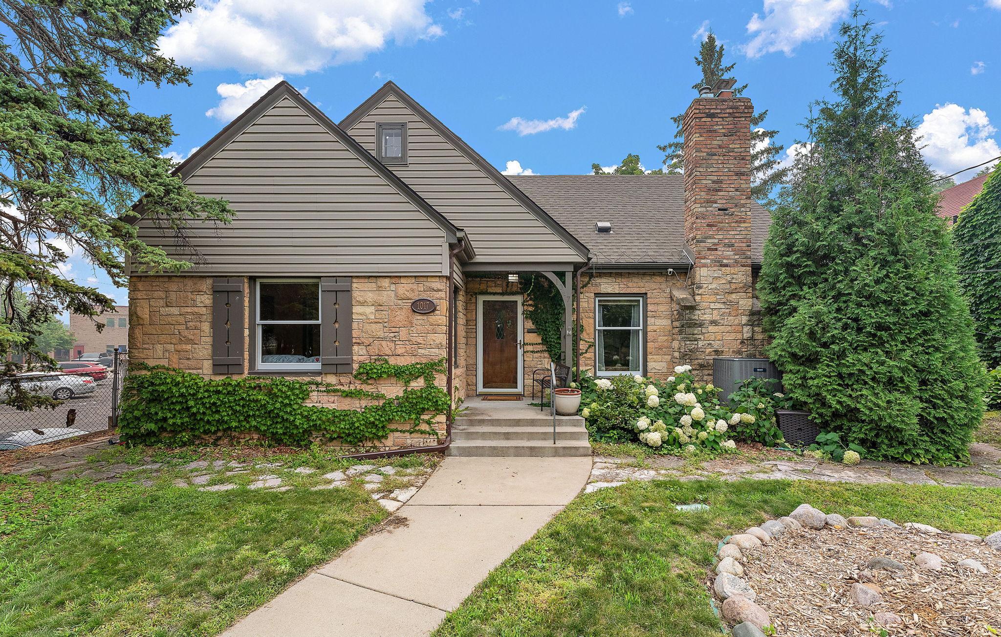 View of Residential at 1017 Thomas Avenue, Minneapolis MN 55405, Minneapolis (2 of 58) - Mike Wilen | Minnesota Team Real Estate