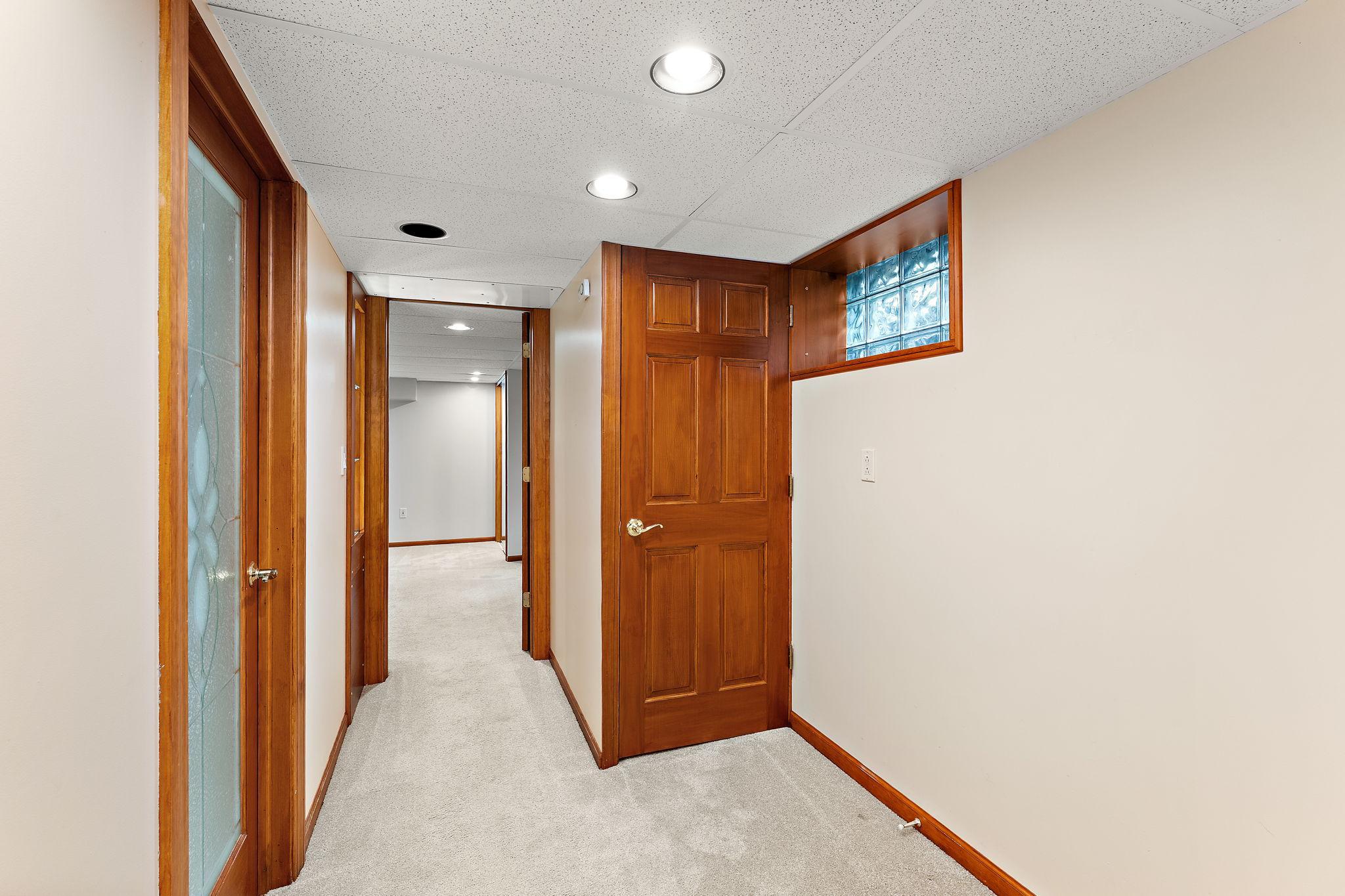View of Residential at 1017 Thomas Avenue, Minneapolis MN 55405, Minneapolis (46 of 58) - Mike Wilen | Minnesota Team Real Estate