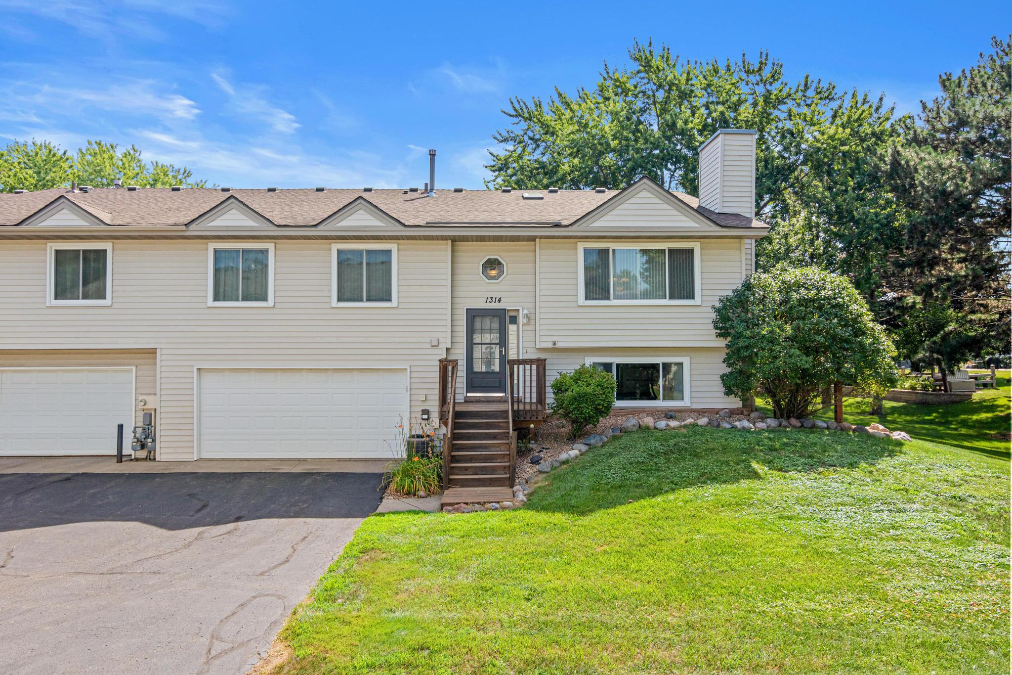 View of Residential at 1314 Deercliff Lane, Eagan MN 55123, Eagan (20 of 24) - Mike Wilen | Minnesota Team Real Estate