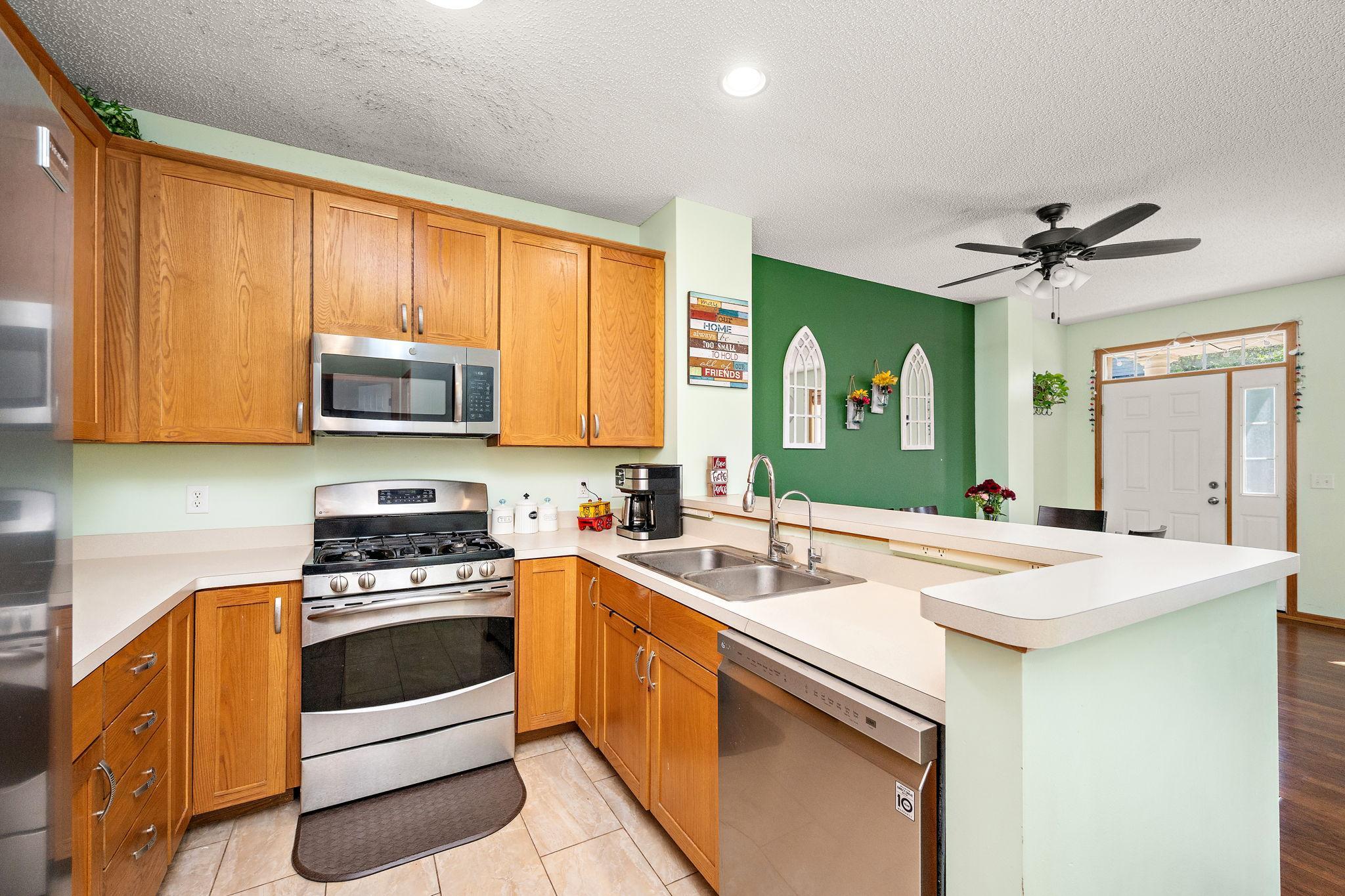 View of Residential at 1072 Henslow Avenue, Oakdale MN 55128, Oakdale (8 of 21) - Mike Wilen | Minnesota Team Real Estate