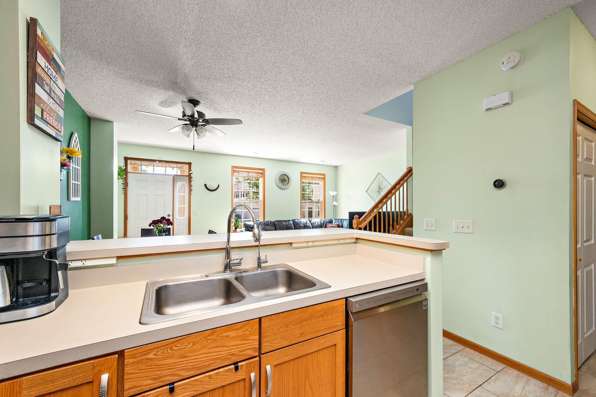 View of Residential at 1072 Henslow Avenue, Oakdale MN 55128, Oakdale (10 of 21) - Mike Wilen | Minnesota Team Real Estate