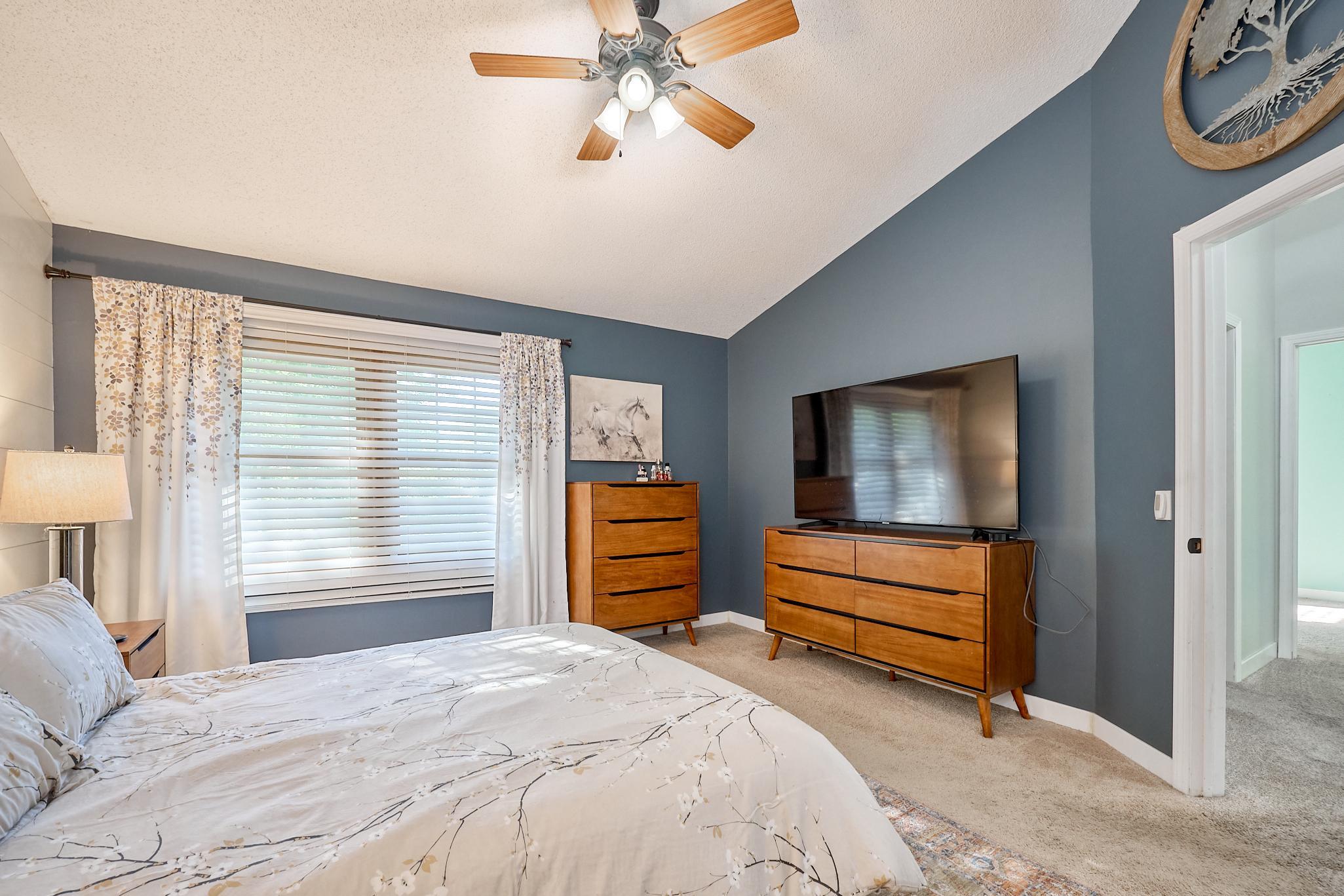 View of Residential at 2327 Grange Avenue, Oakdale MN 55128, Oakdale (28 of 32) - Mike Wilen | Minnesota Team Real Estate