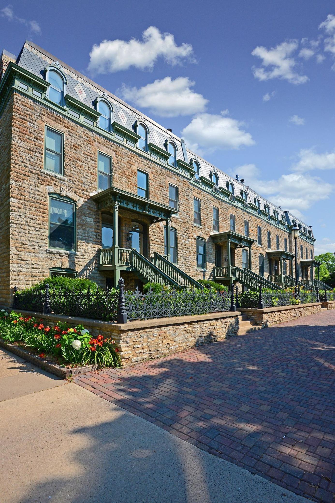 View of Residential at 16 Grove Street #16B, Minneapolis MN 55401, Minneapolis (34 of 38) - Mike Wilen | Minnesota Team Real Estate