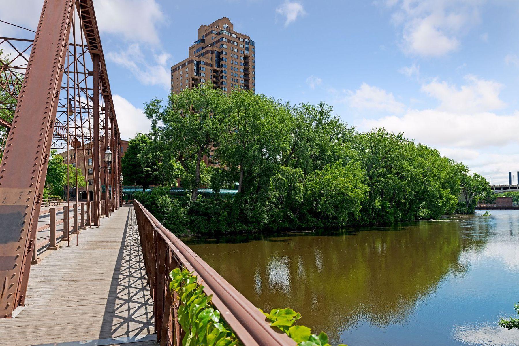 View of Residential at 16 Grove Street #16B, Minneapolis MN 55401, Minneapolis (33 of 38) - Mike Wilen | Minnesota Team Real Estate