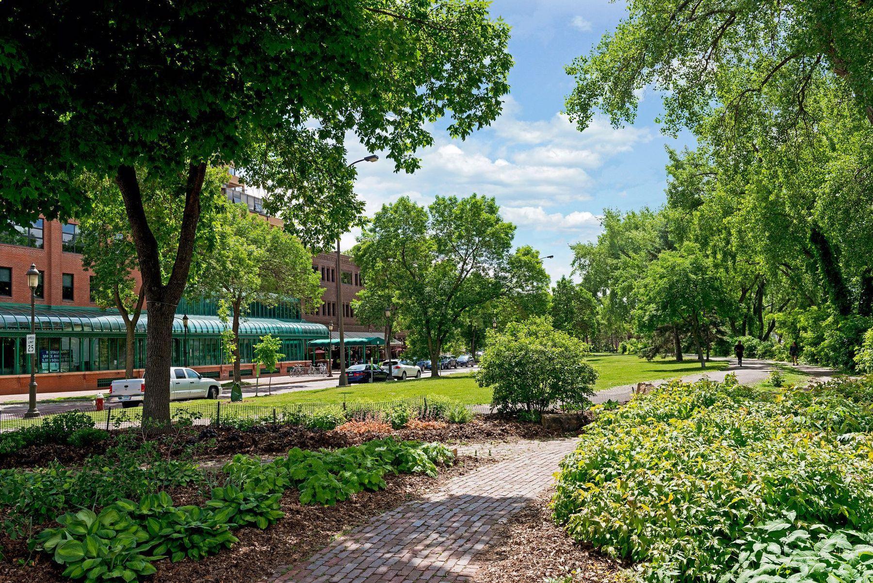 View of Residential at 16 Grove Street #16B, Minneapolis MN 55401, Minneapolis (31 of 38) - Mike Wilen | Minnesota Team Real Estate