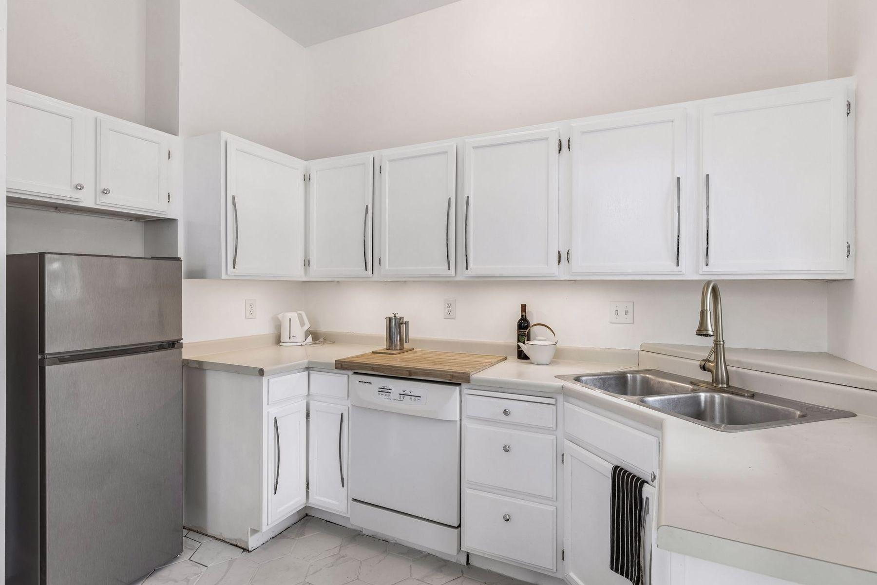 View of Residential at 16 Grove Street #16B, Minneapolis MN 55401, Minneapolis (13 of 38) - Mike Wilen | Minnesota Team Real Estate