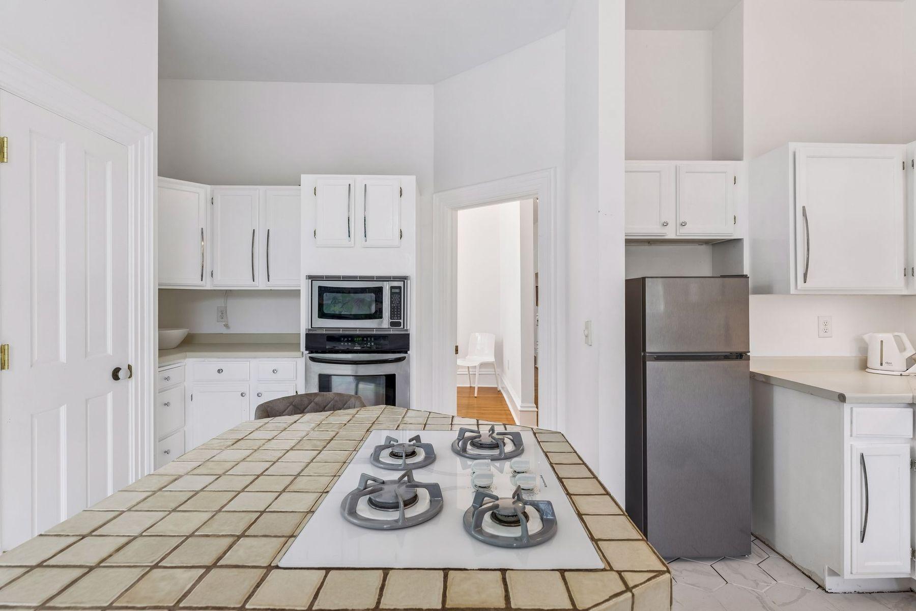 View of Residential at 16 Grove Street #16B, Minneapolis MN 55401, Minneapolis (12 of 38) - Mike Wilen | Minnesota Team Real Estate