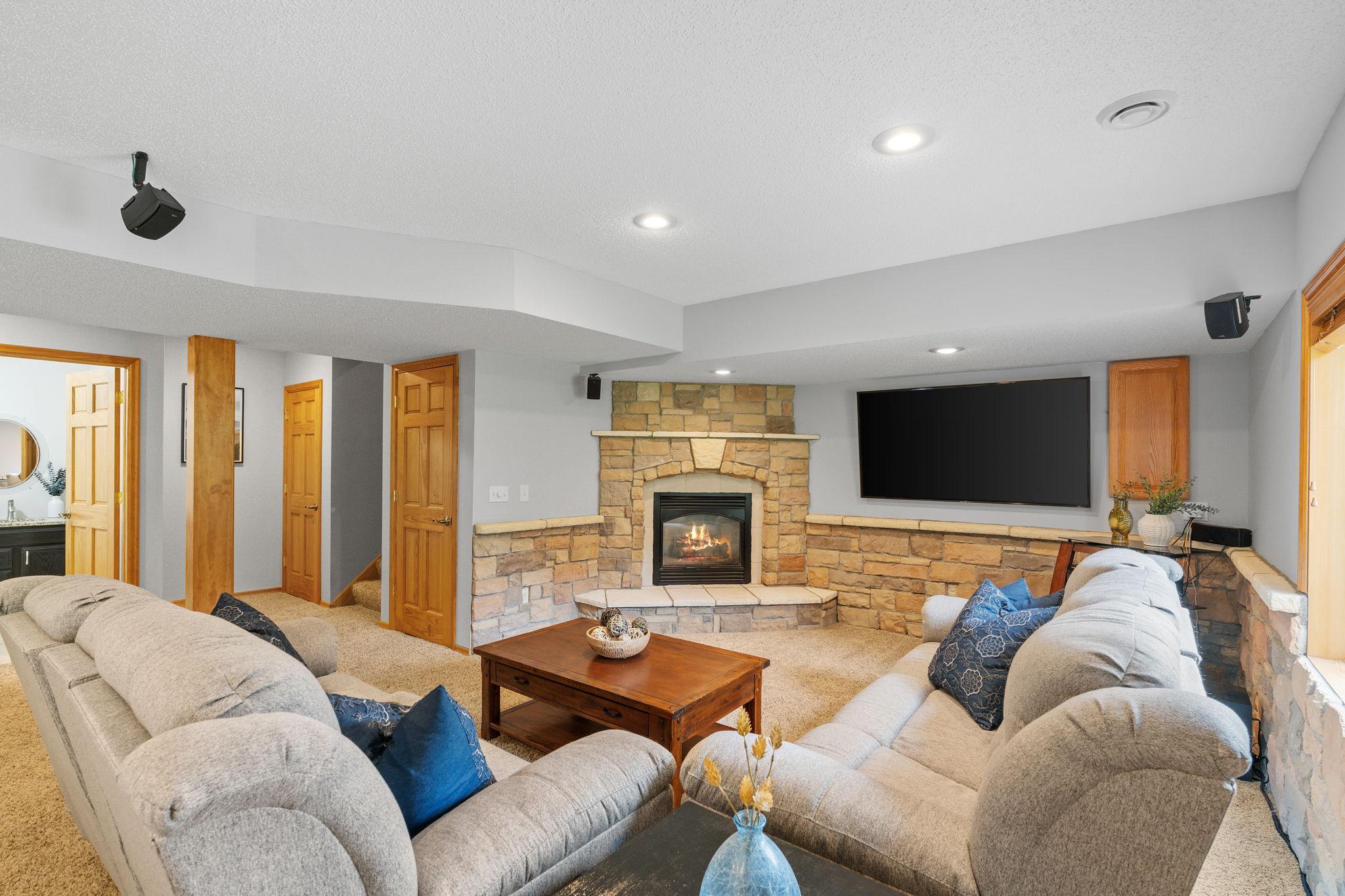 View of Residential at 2213 Emerald Lane, Saint Paul MN 55119, Saint Paul (39 of 61) - Mike Wilen | Minnesota Team Real Estate