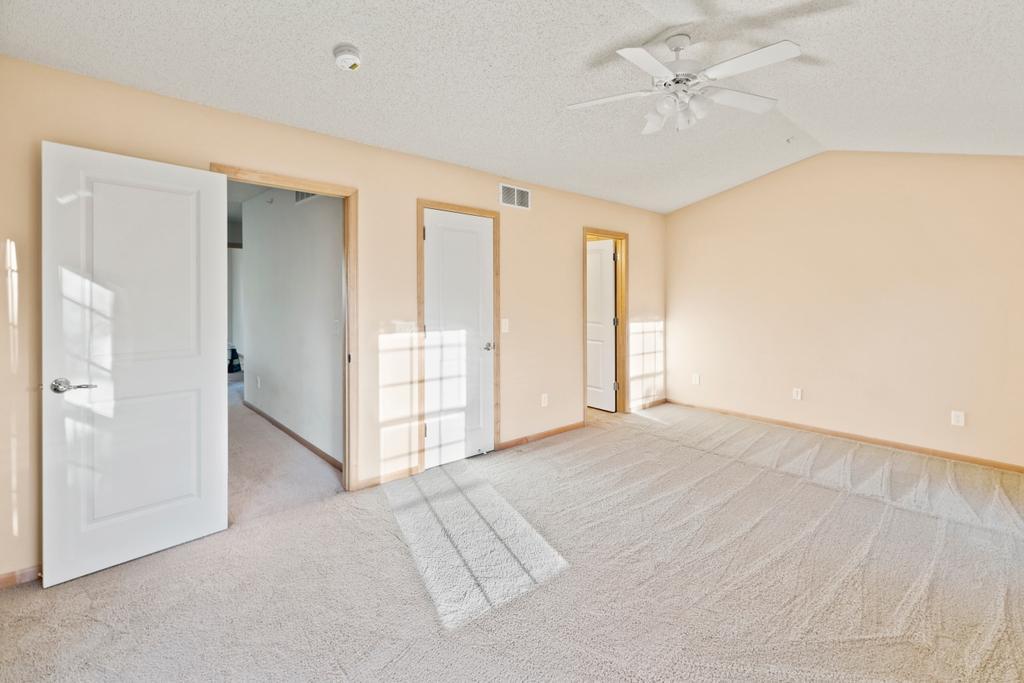 View of Residential at 899 Ledgestone Drive, Mahtomedi MN 55115, Mahtomedi (19 of 33) - Mike Wilen | Minnesota Team Real Estate
