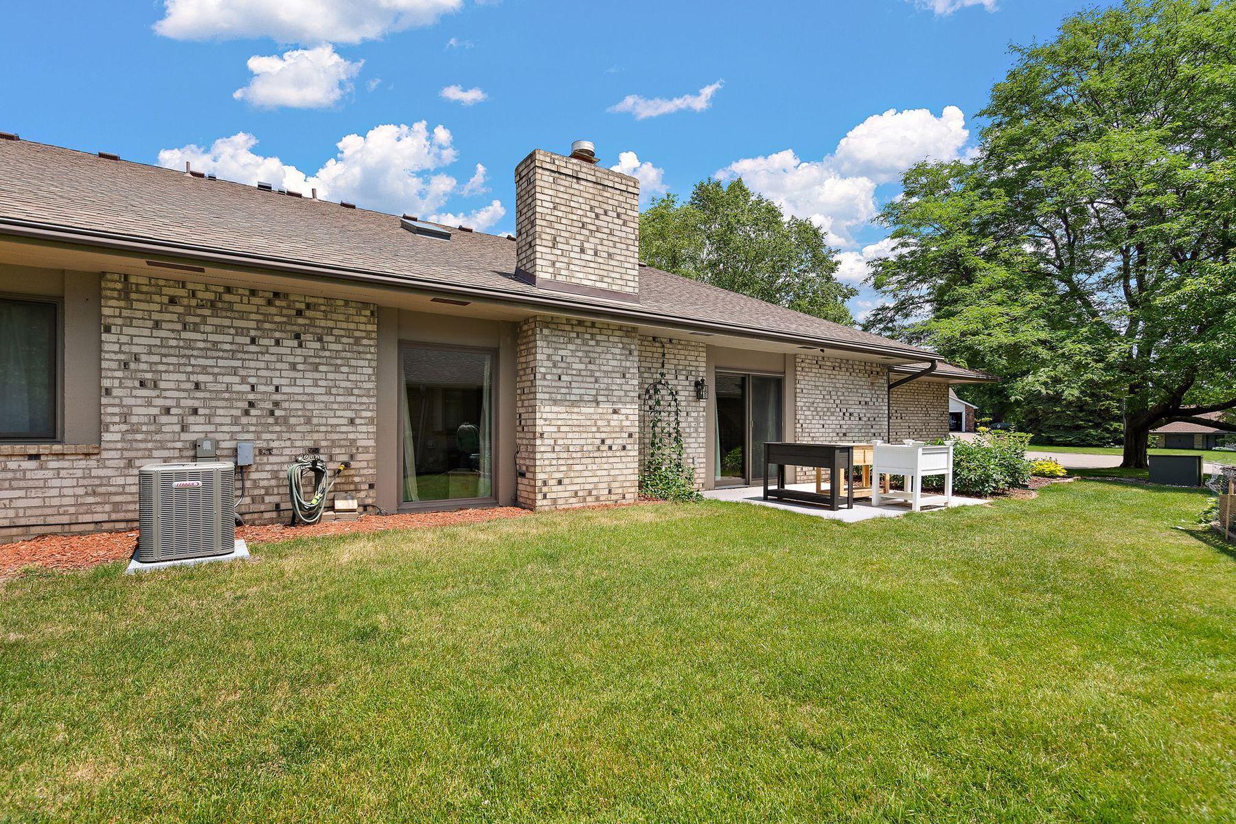 View of Residential at 7051 Robinwood Trail, Woodbury MN 55125, Woodbury (36 of 37) - Mike Wilen | Minnesota Team Real Estate