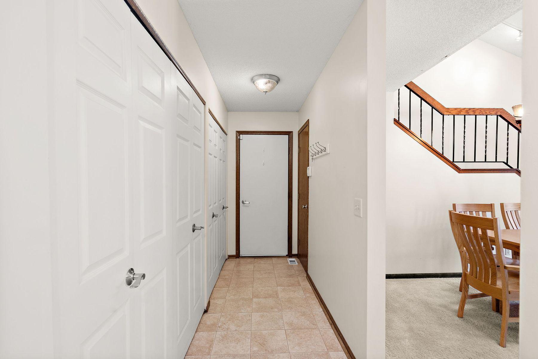 View of Residential at 7051 Robinwood Trail, Woodbury MN 55125, Woodbury (28 of 37) - Mike Wilen | Minnesota Team Real Estate