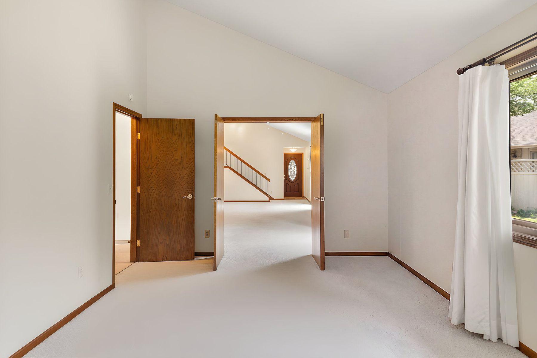 View of Residential at 7051 Robinwood Trail, Woodbury MN 55125, Woodbury (22 of 37) - Mike Wilen | Minnesota Team Real Estate