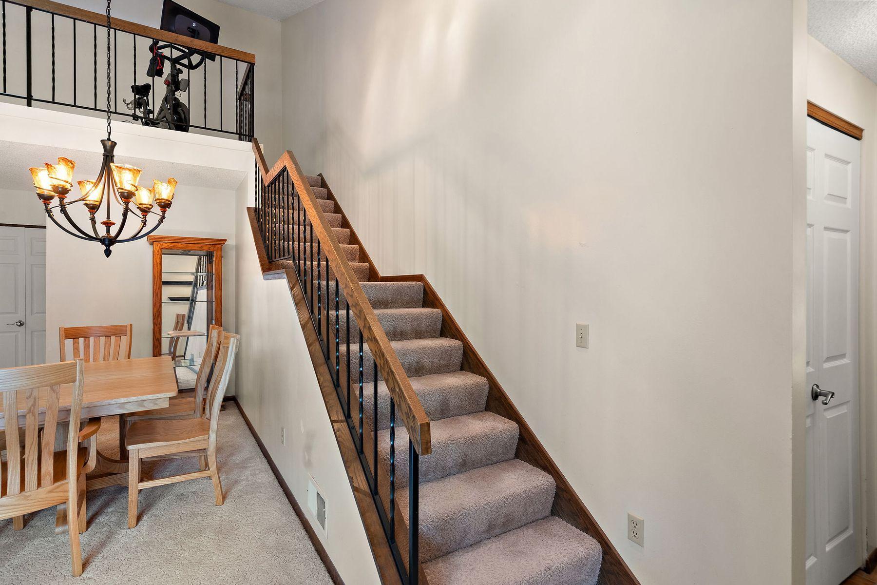 View of Residential at 7051 Robinwood Trail, Woodbury MN 55125, Woodbury (16 of 37) - Mike Wilen | Minnesota Team Real Estate
