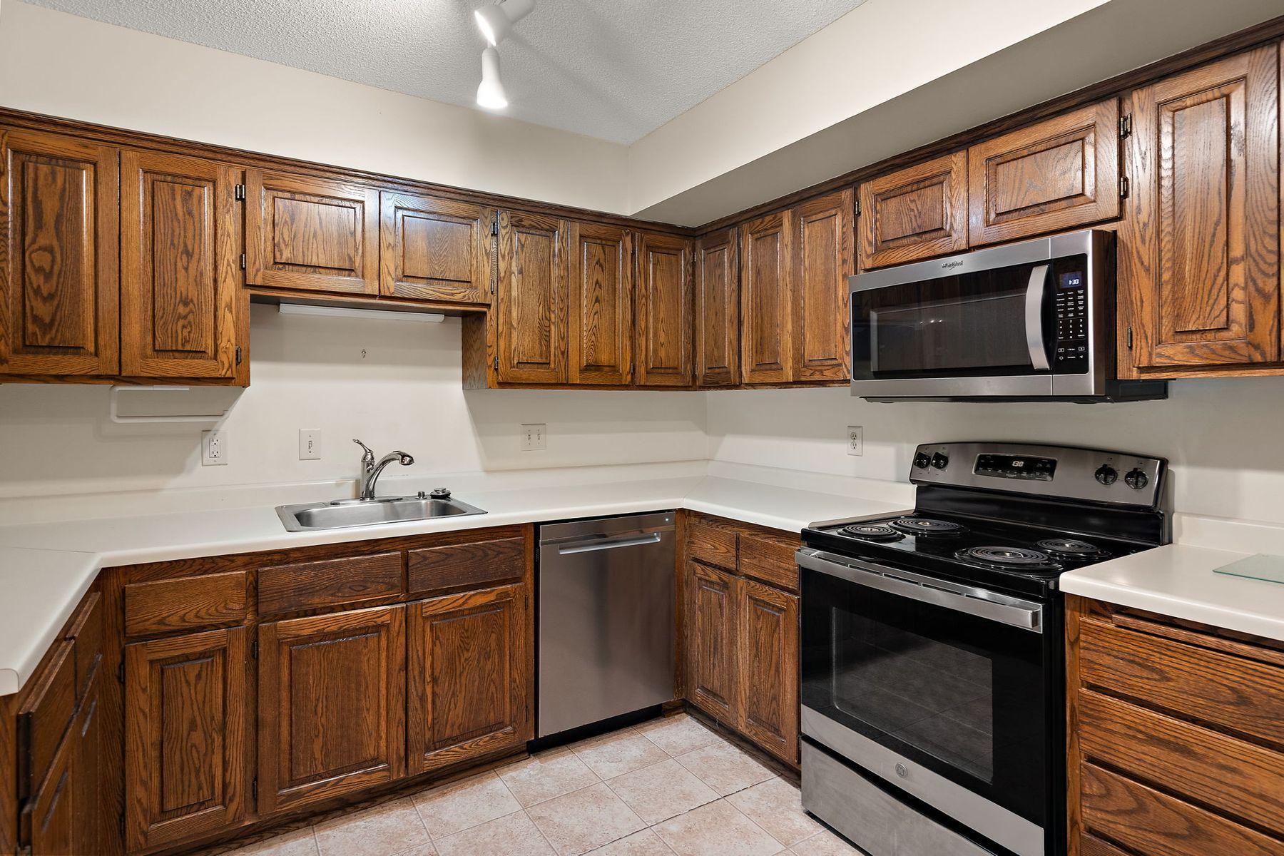 View of Residential at 7051 Robinwood Trail, Woodbury MN 55125, Woodbury (14 of 37) - Mike Wilen | Minnesota Team Real Estate