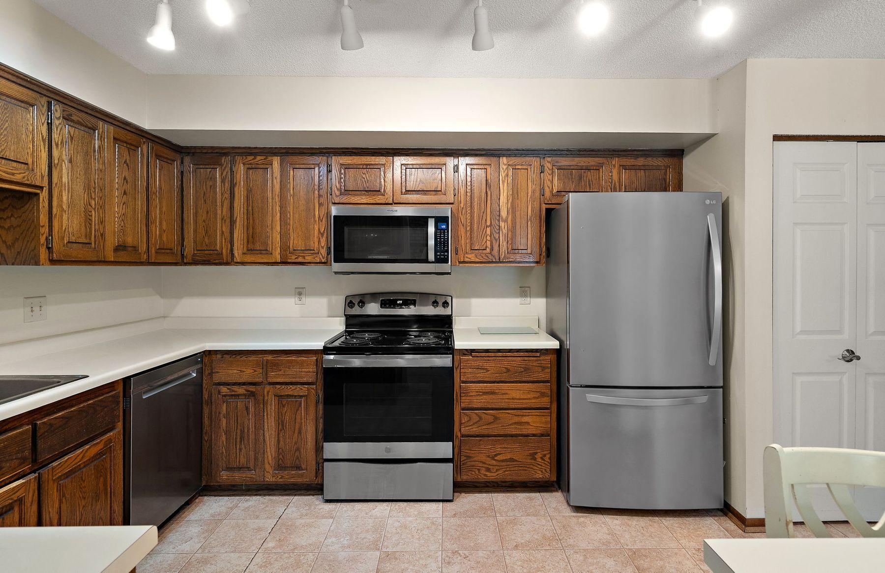 View of Residential at 7051 Robinwood Trail, Woodbury MN 55125, Woodbury (12 of 37) - Mike Wilen | Minnesota Team Real Estate