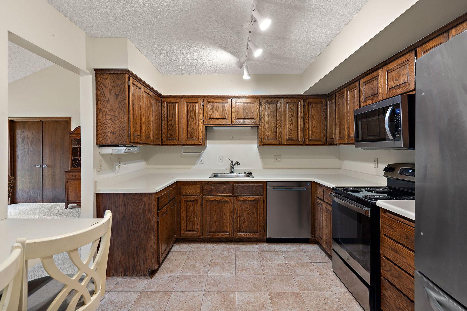 View of Residential at 7051 Robinwood Trail, Woodbury MN 55125, Woodbury (11 of 37) - Mike Wilen | Minnesota Team Real Estate