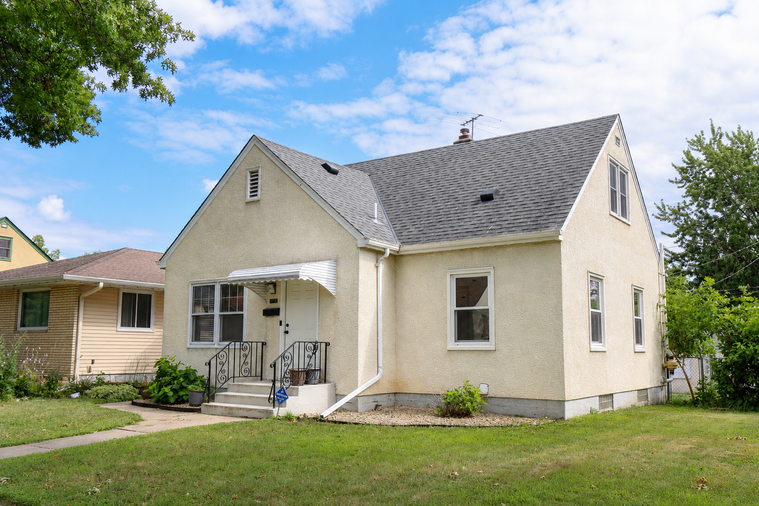 View of Residential at 1874 Hawthorne Avenue, Saint Paul MN 55119, Saint Paul (2 of 24) - Mike Wilen | Minnesota Team Real Estate