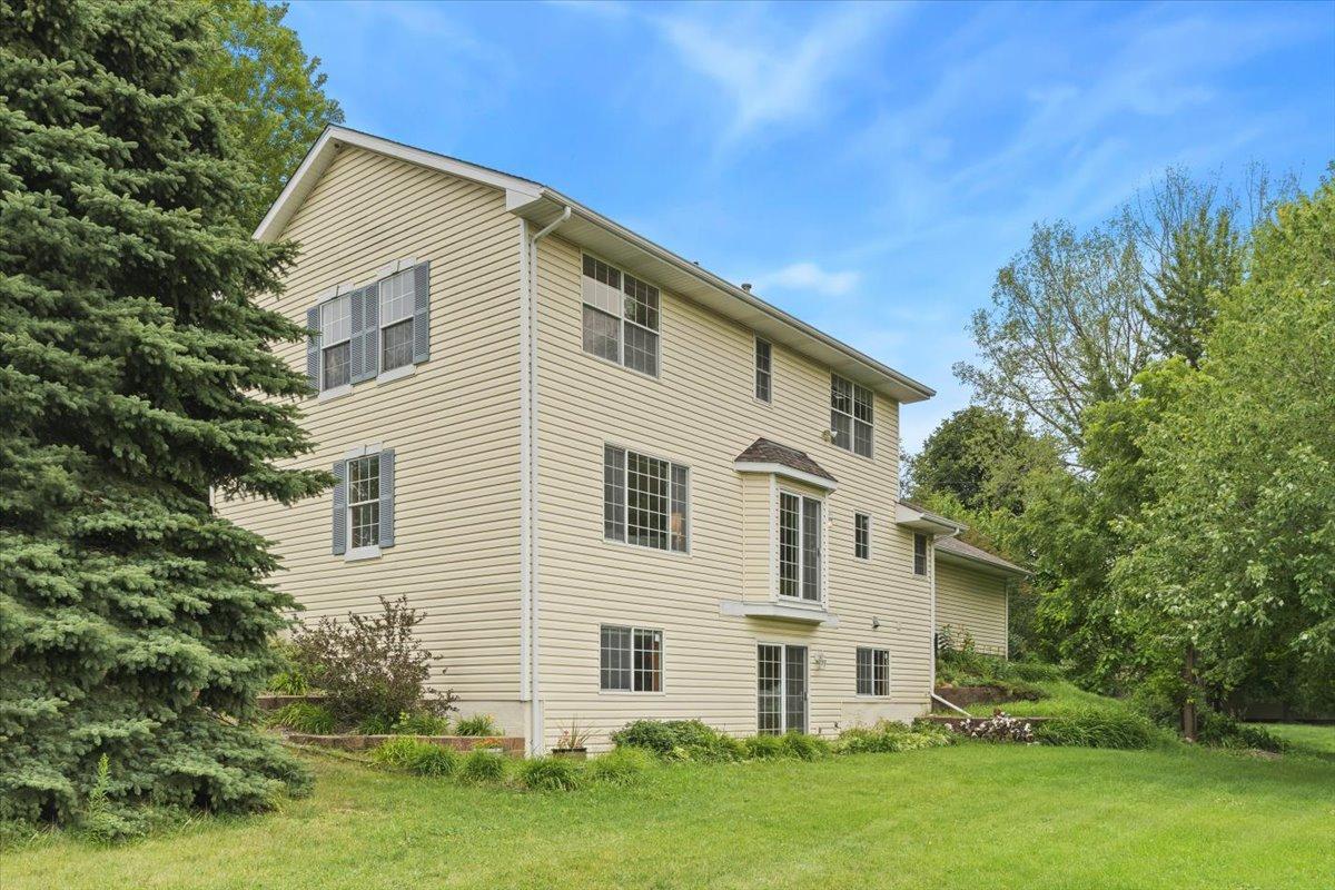 View of Residential at 931 Sterling Street, Maplewood MN 55119, Maplewood (5 of 44) - Mike Wilen | Minnesota Team Real Estate