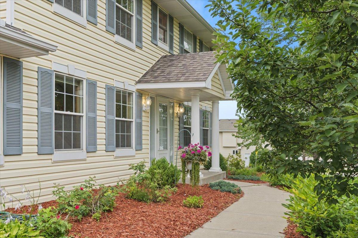 View of Residential at 931 Sterling Street, Maplewood MN 55119, Maplewood (2 of 44) - Mike Wilen | Minnesota Team Real Estate