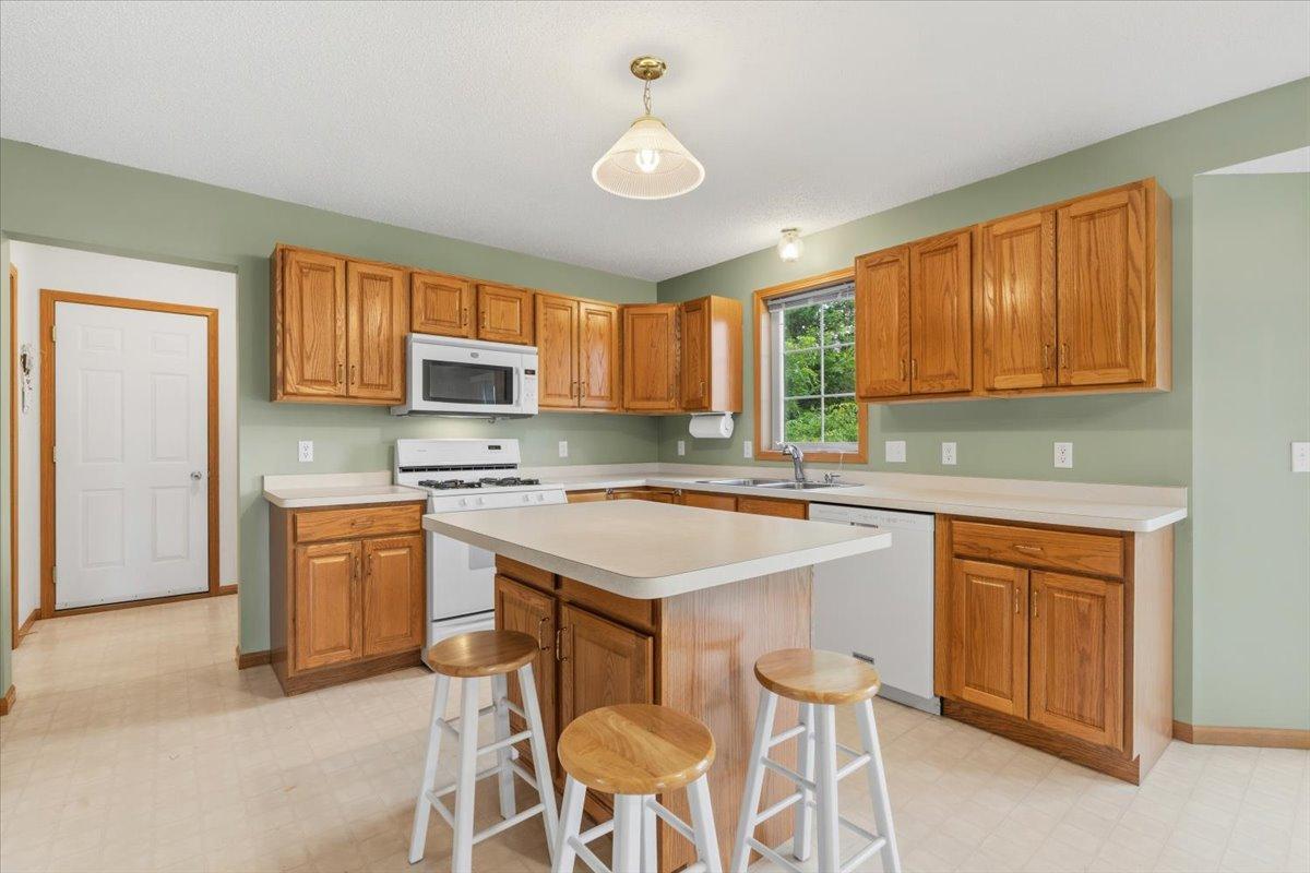 View of Residential at 931 Sterling Street, Maplewood MN 55119, Maplewood (7 of 44) - Mike Wilen | Minnesota Team Real Estate