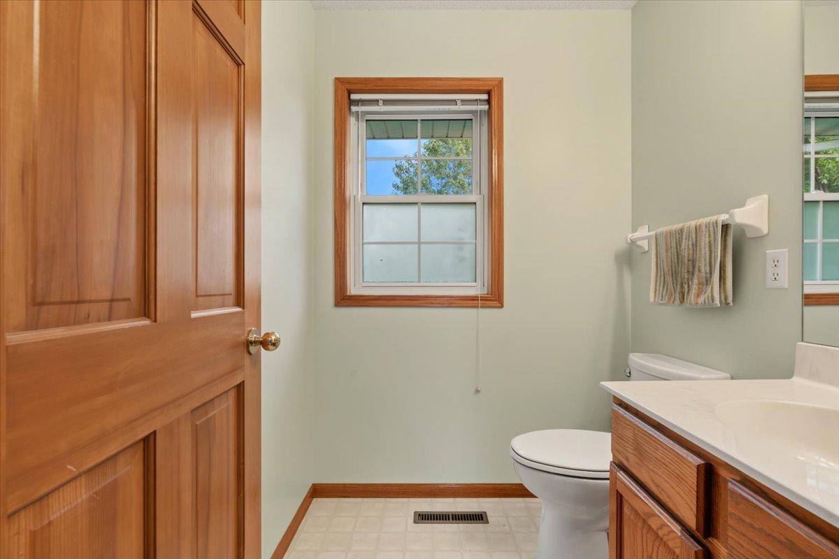 View of Residential at 931 Sterling Street, Maplewood MN 55119, Maplewood (20 of 44) - Mike Wilen | Minnesota Team Real Estate
