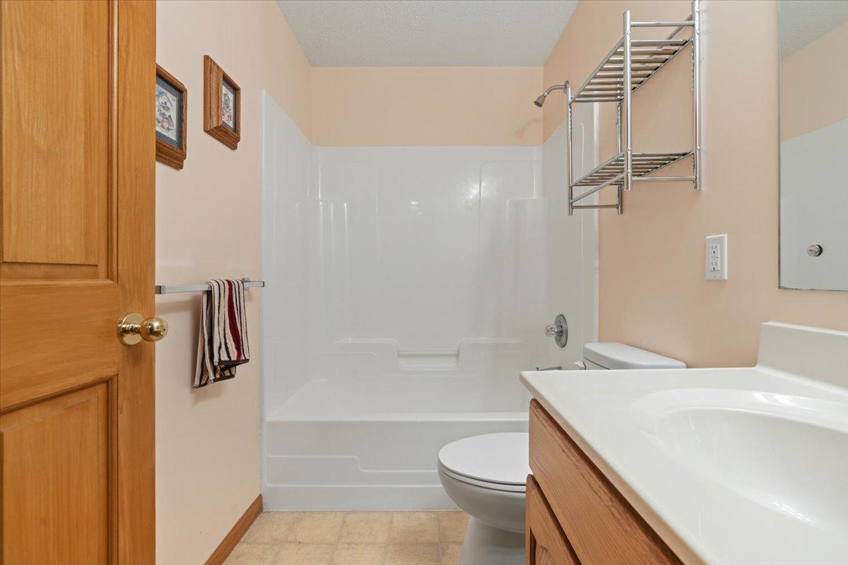 View of Residential at 931 Sterling Street, Maplewood MN 55119, Maplewood (35 of 44) - Mike Wilen | Minnesota Team Real Estate