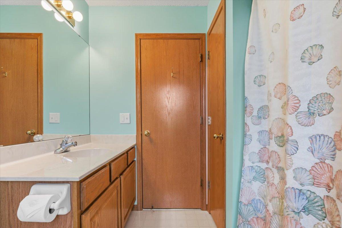 View of Residential at 931 Sterling Street, Maplewood MN 55119, Maplewood (25 of 44) - Mike Wilen | Minnesota Team Real Estate
