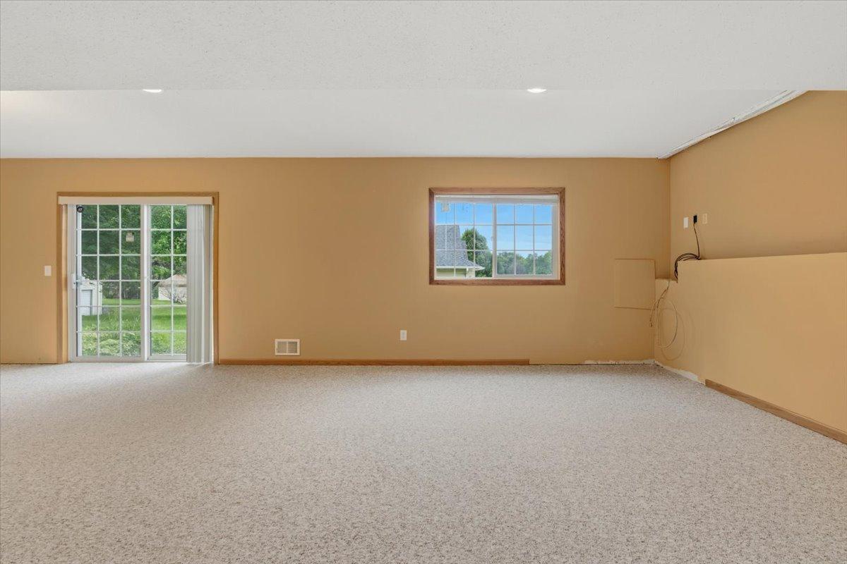 View of Residential at 931 Sterling Street, Maplewood MN 55119, Maplewood (37 of 44) - Mike Wilen | Minnesota Team Real Estate