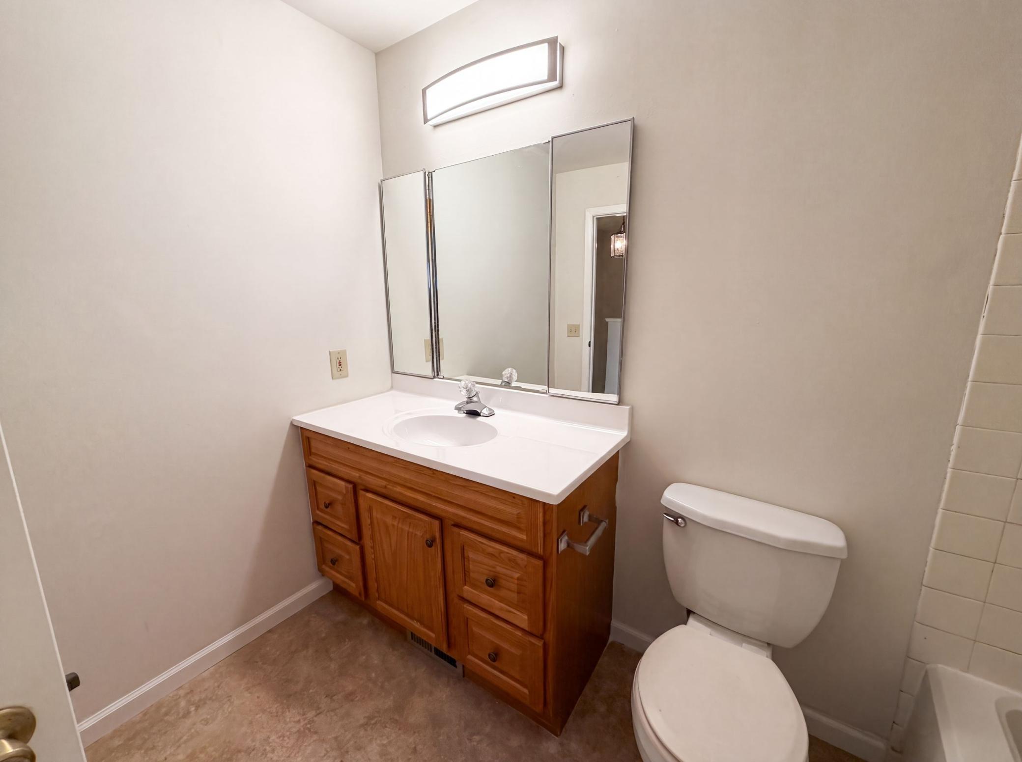 View of Residential at 201 Bridlewood Drive, Saint Paul MN 55119, Saint Paul (16 of 27) - Mike Wilen | Minnesota Team Real Estate