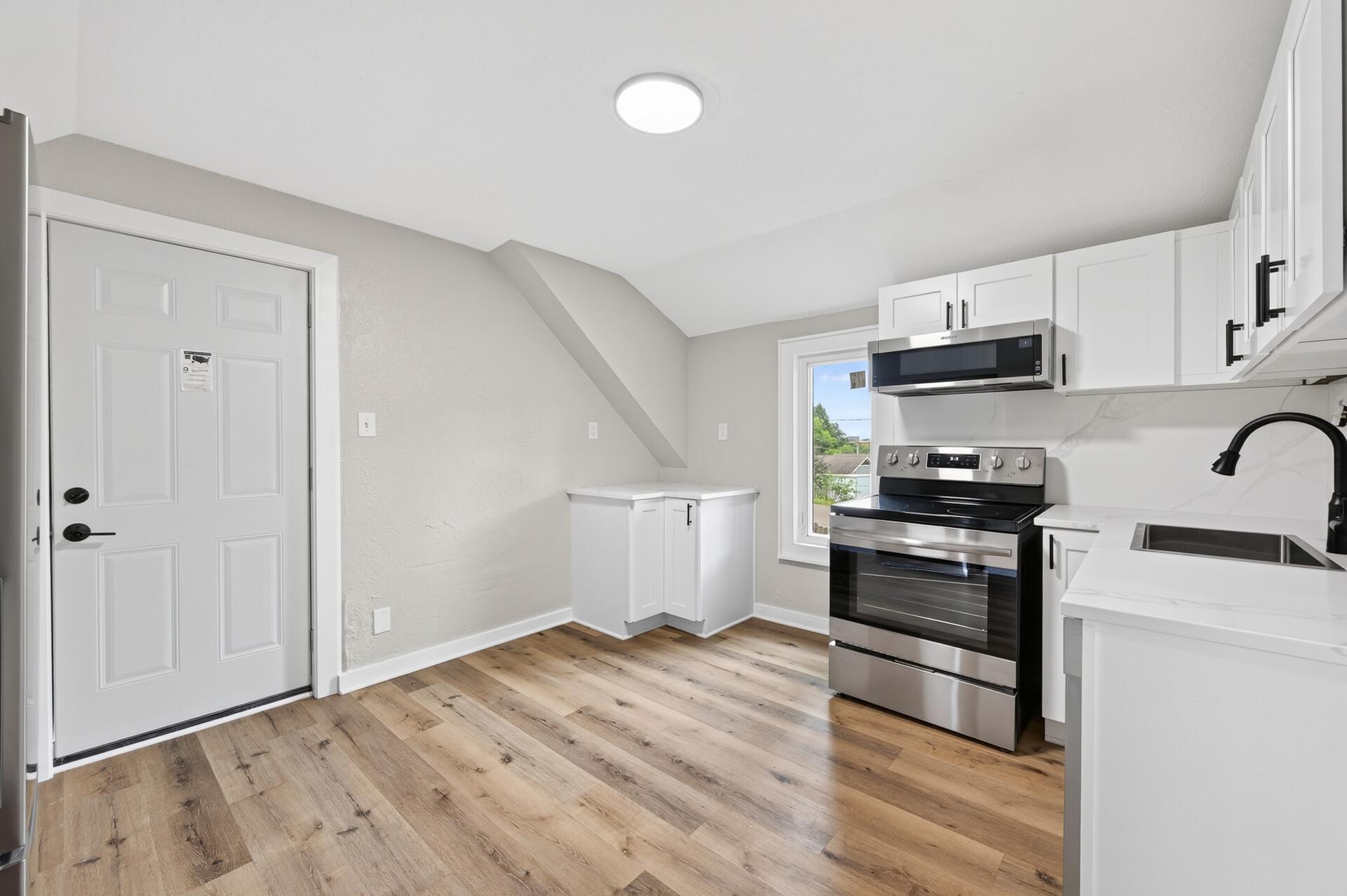 View of Residential Income at 2218 Irving Avenue, Minneapolis MN 55411, Minneapolis (19 of 38) - Mike Wilen | Minnesota Team Real Estate