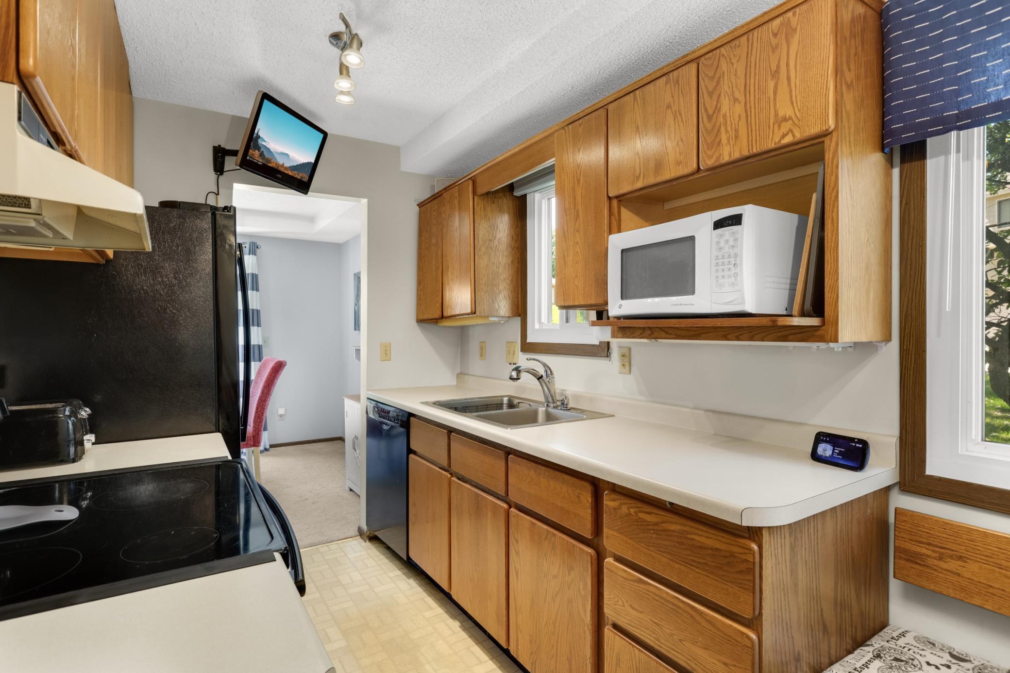 View of Residential at 2201 Stroden Circle, Golden Valley MN 55427, Golden Valley (11 of 35) - Mike Wilen | Minnesota Team Real Estate