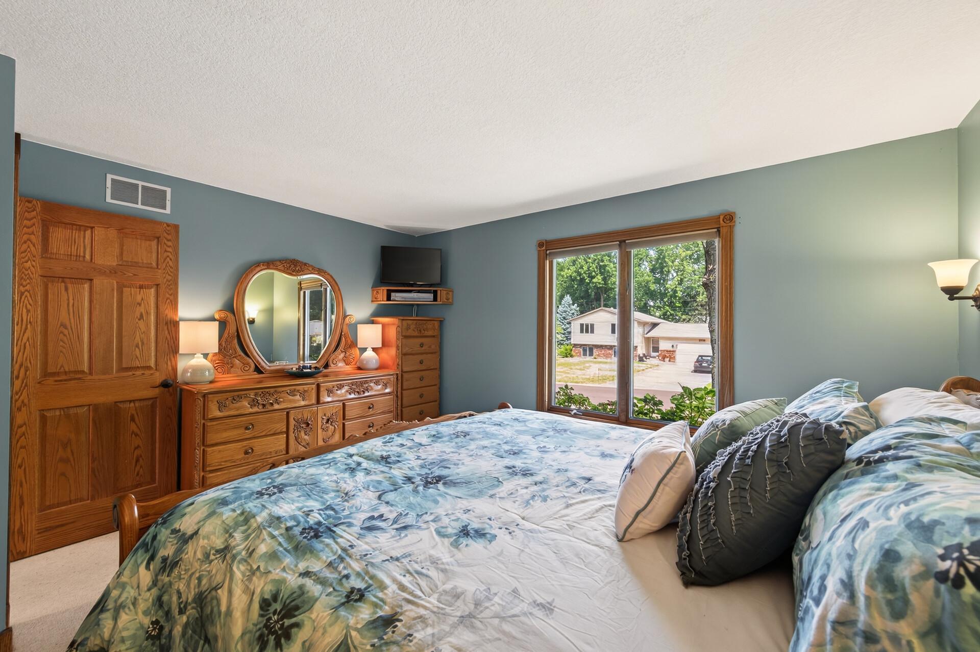 View of Residential at 1838 Kathryn Circle, Eagan MN 55122, Eagan (18 of 60) - Mike Wilen | Minnesota Team Real Estate