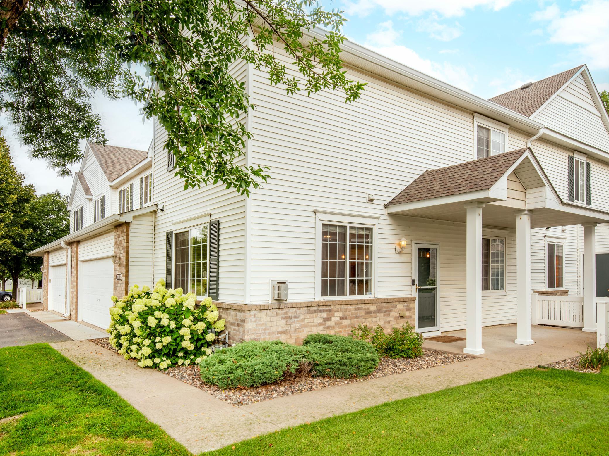 View of Residential at 11011 Oak Grove Circle #B, Woodbury MN 55129, Woodbury (7 of 39) - Mike Wilen | Minnesota Team Real Estate