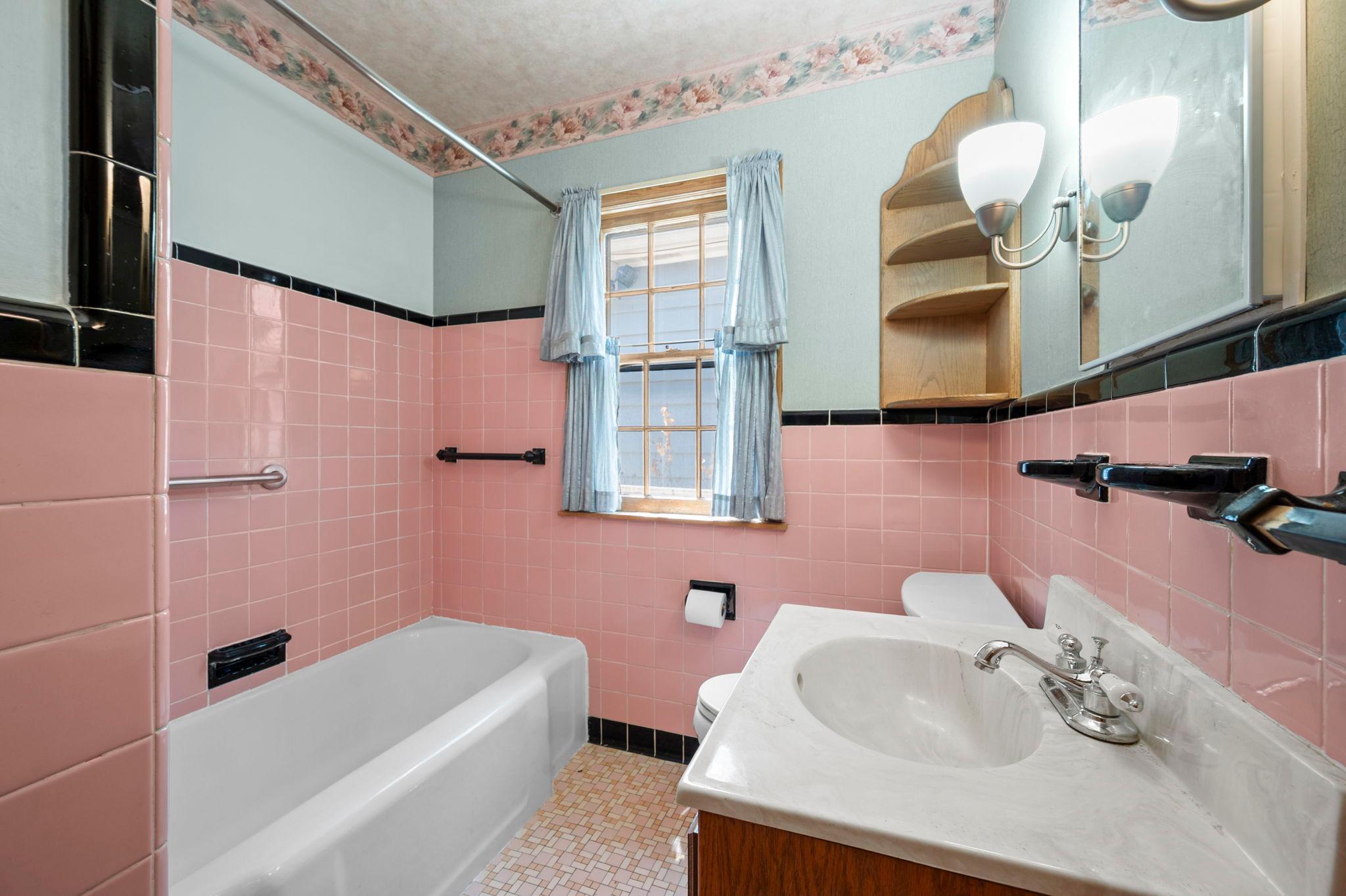 View of Residential at 4366 Thomas Avenue, Minneapolis MN 55412, Minneapolis (21 of 88) - Mike Wilen | Minnesota Team Real Estate