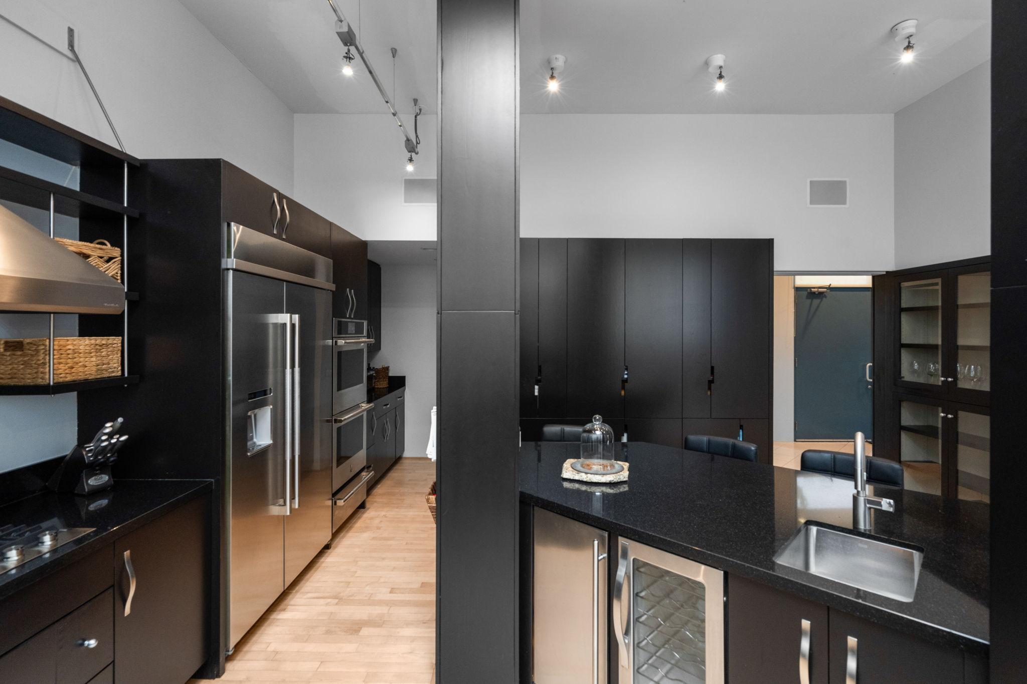 View of Residential at 1128 Kenwood Parkway, Minneapolis MN 55403, Minneapolis (22 of 91) - Mike Wilen | Minnesota Team Real Estate