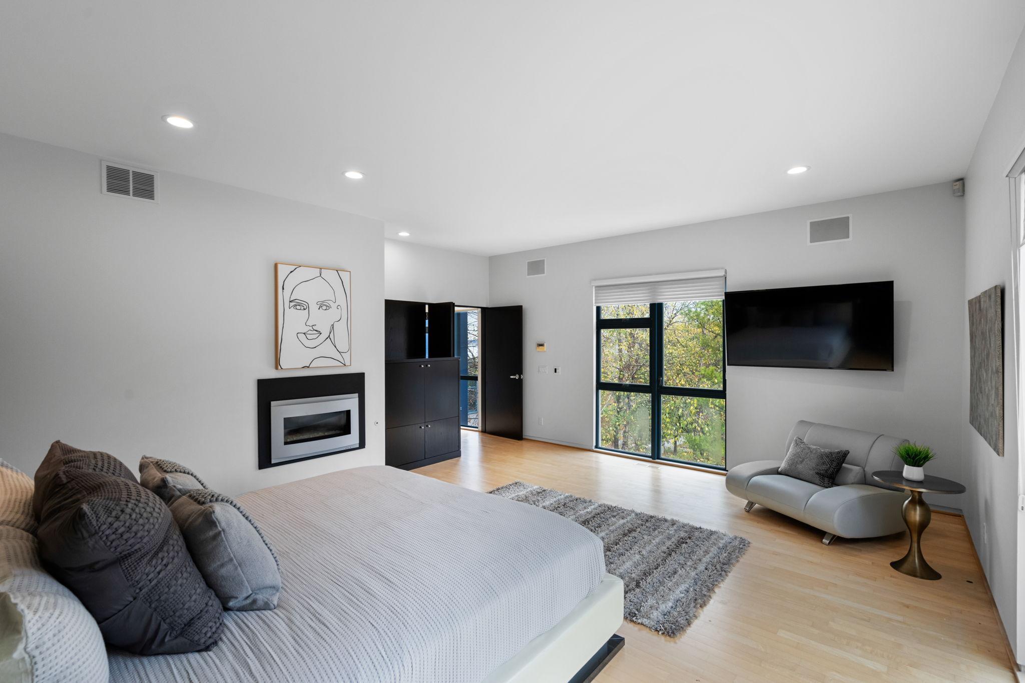 View of Residential at 1128 Kenwood Parkway, Minneapolis MN 55403, Minneapolis (42 of 91) - Mike Wilen | Minnesota Team Real Estate