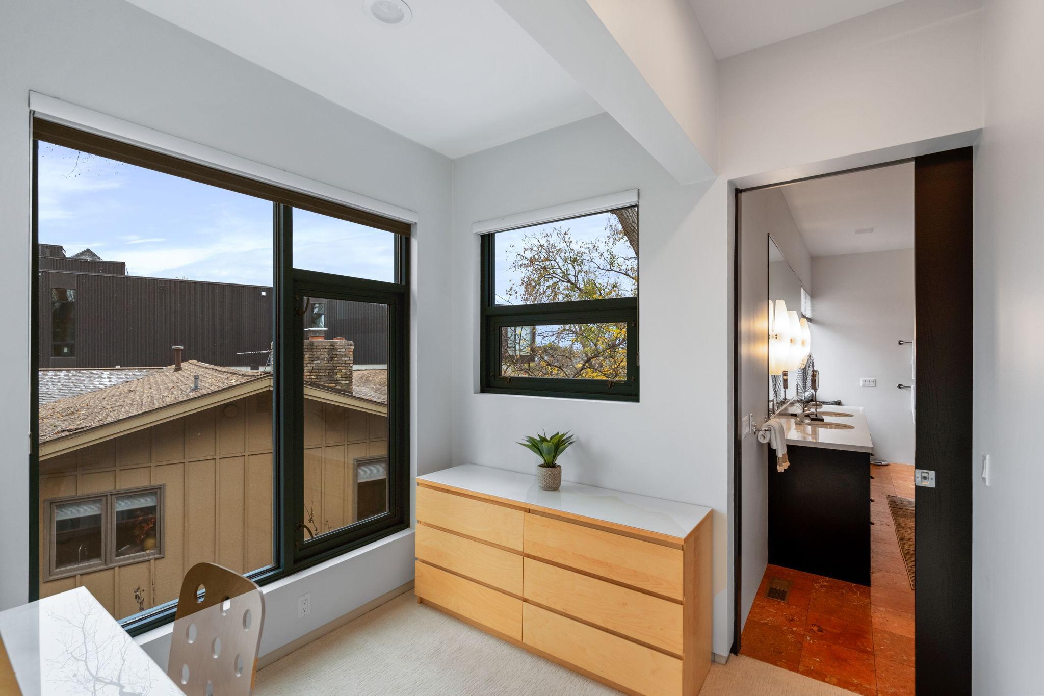 View of Residential at 1128 Kenwood Parkway, Minneapolis MN 55403, Minneapolis (46 of 91) - Mike Wilen | Minnesota Team Real Estate