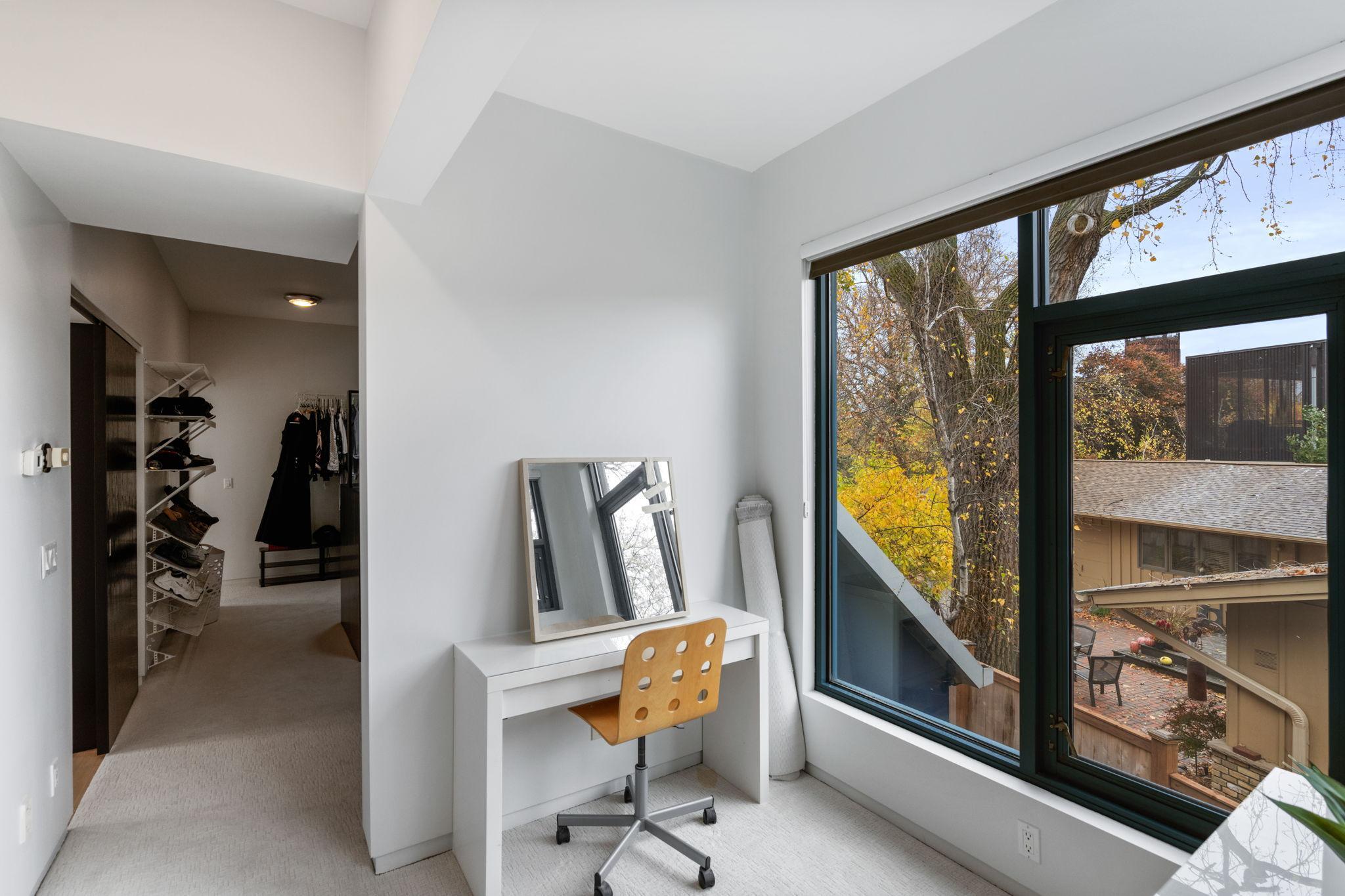 View of Residential at 1128 Kenwood Parkway, Minneapolis MN 55403, Minneapolis (47 of 91) - Mike Wilen | Minnesota Team Real Estate