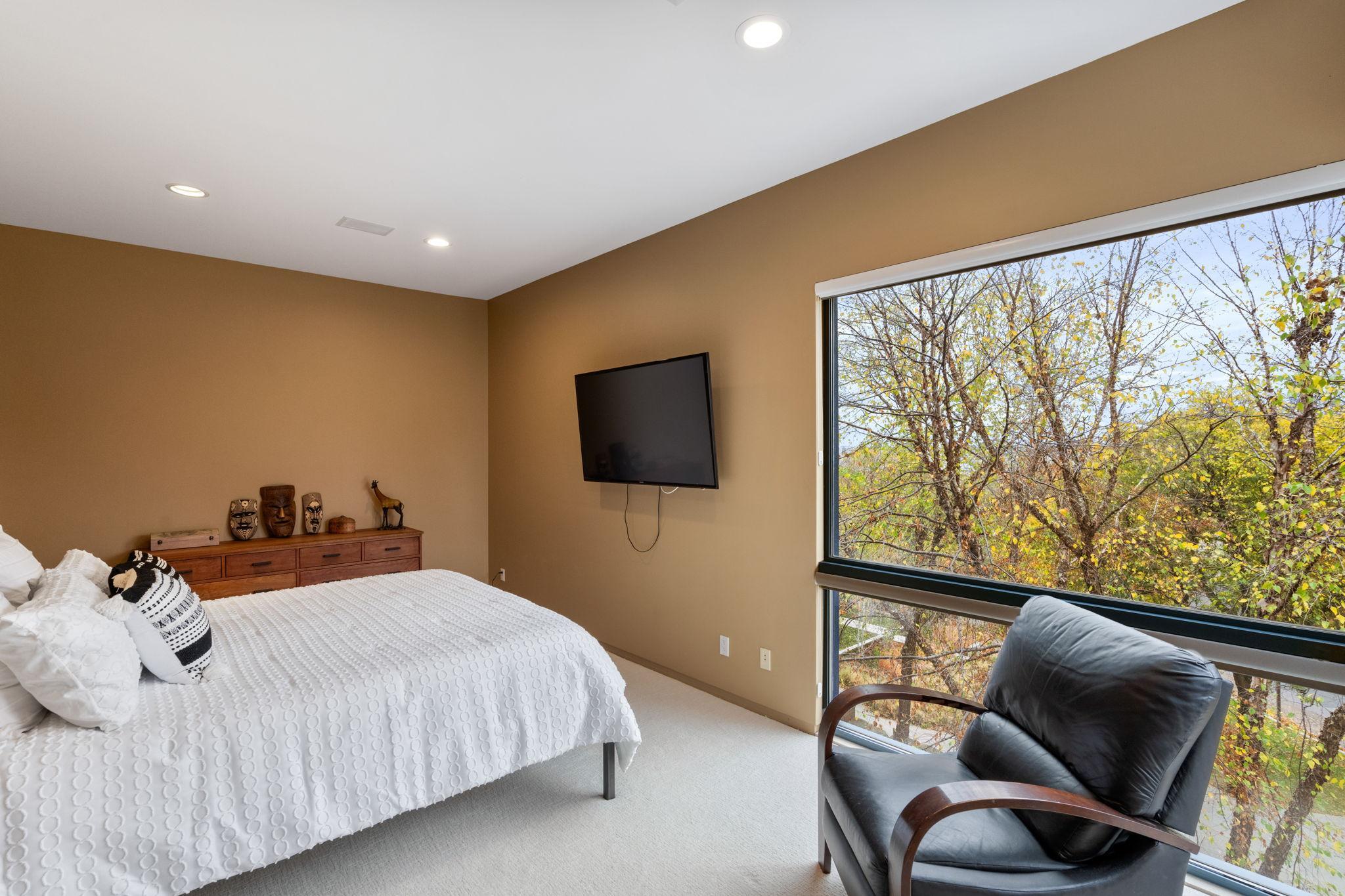 View of Residential at 1128 Kenwood Parkway, Minneapolis MN 55403, Minneapolis (54 of 91) - Mike Wilen | Minnesota Team Real Estate