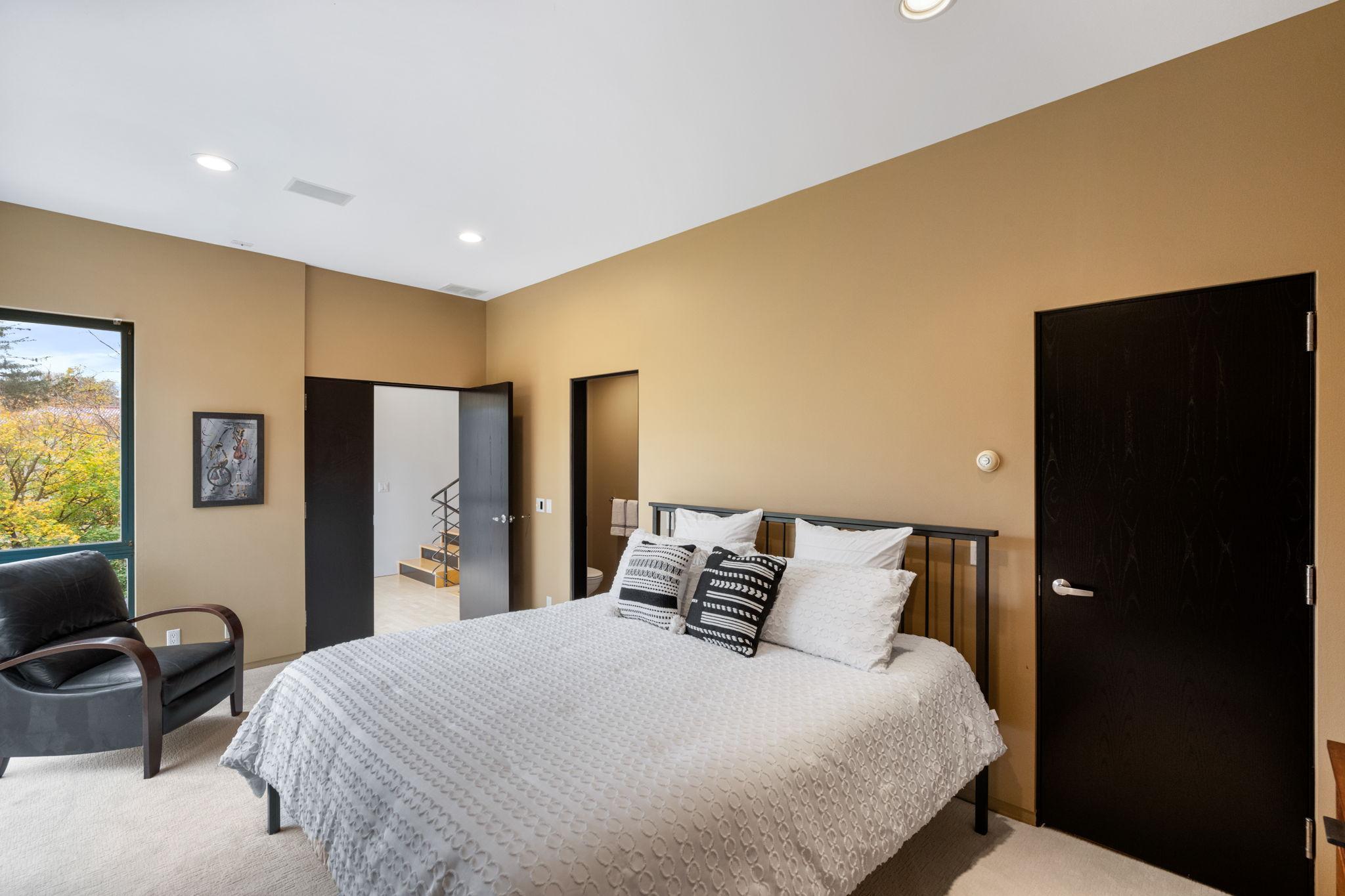 View of Residential at 1128 Kenwood Parkway, Minneapolis MN 55403, Minneapolis (55 of 91) - Mike Wilen | Minnesota Team Real Estate