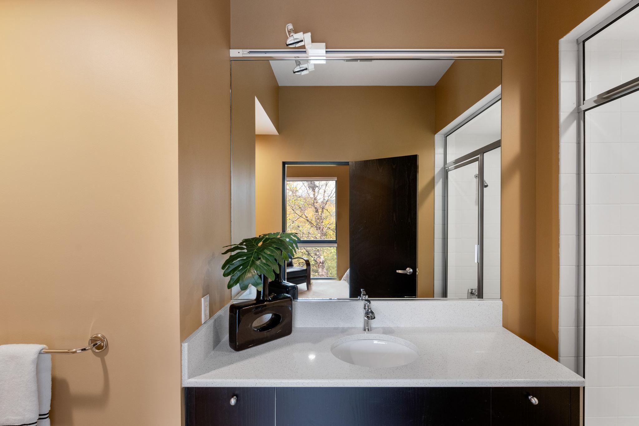 View of Residential at 1128 Kenwood Parkway, Minneapolis MN 55403, Minneapolis (56 of 91) - Mike Wilen | Minnesota Team Real Estate